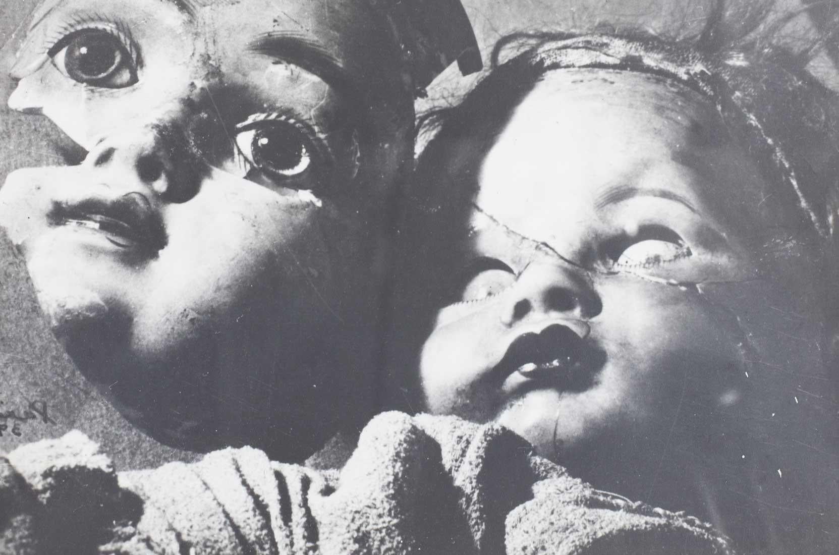 Kati Horna
Sans titre, de la série " Poupées de peur ", c.C. 1939
Signé et portant au verso le cachet de l'artiste pour les droits d'auteur.
Épreuve à la gélatine argentique, imprimée ultérieurement
6 1/2 x 9 3/4 pouces

Kati Horna (1912-2000) est