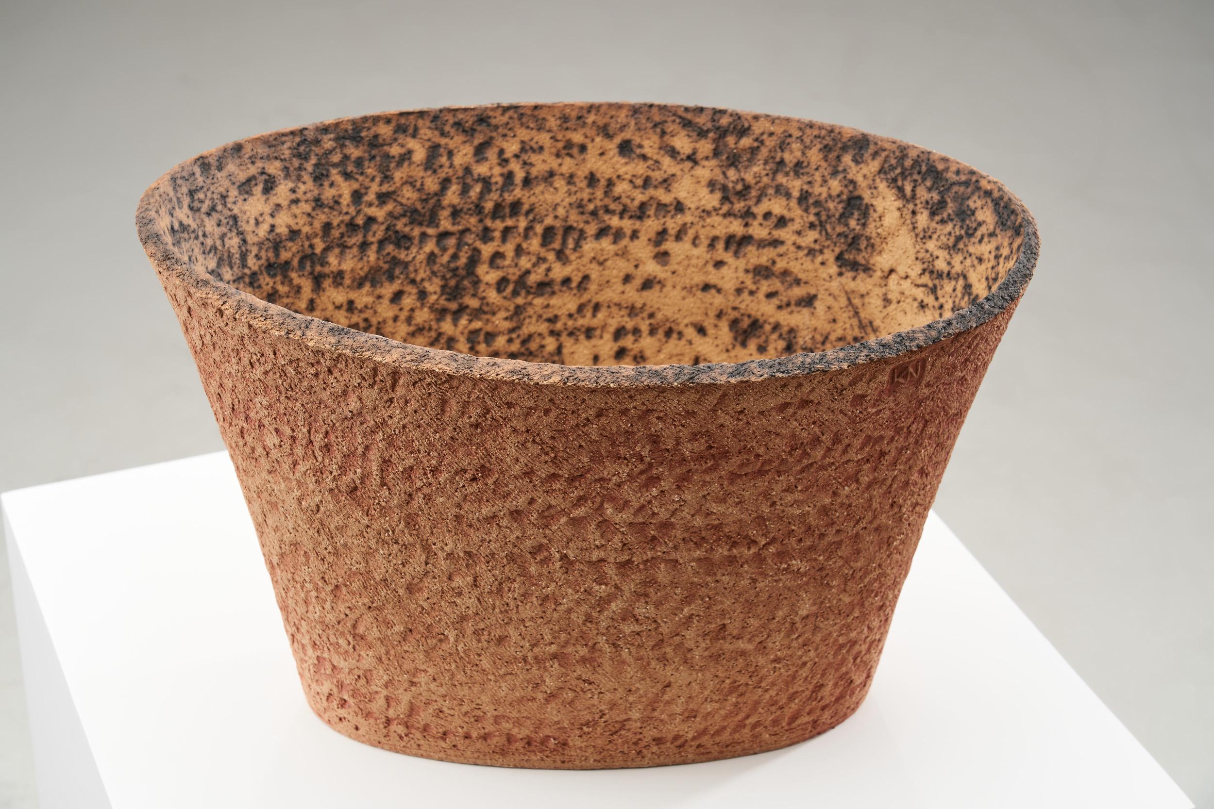 Kati Tuominen-Niittylä Contemporary Ceramic Bowl, Finland 21st Century In Good Condition For Sale In Utrecht, NL