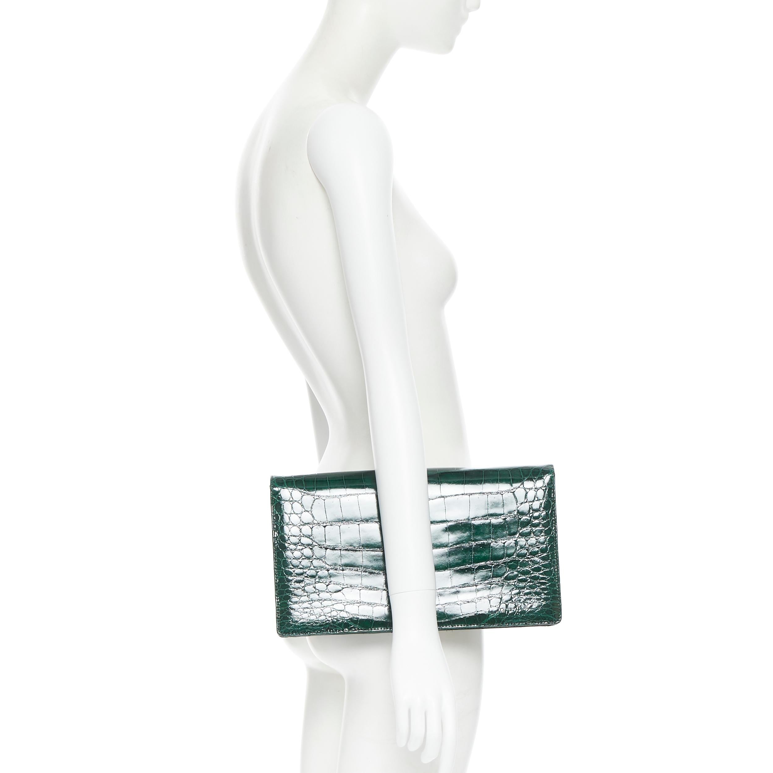 KATIANA kelly emerald green genuine crocodile leather rectangular clutch bag Reference: LNKO/A01774 
Brand: Katiana 
Model: Crocodile clutch 
Material: Leather 
Color: Green 
Pattern: Solid 
Closure: Magnetic 
Extra Detail: Genuine crocodile