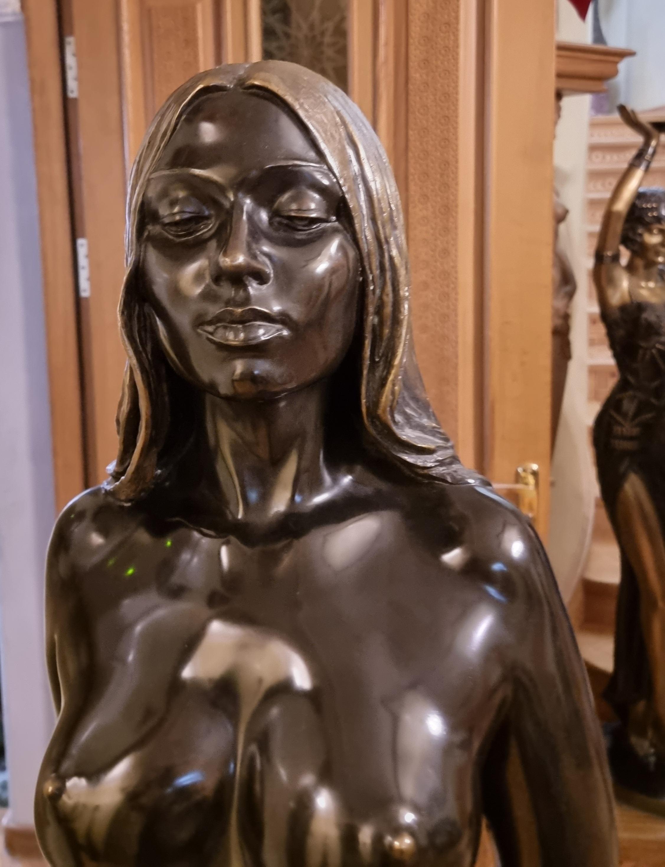 Eve - Figurative Skulptur Frau Bronze dunkle Patina 3