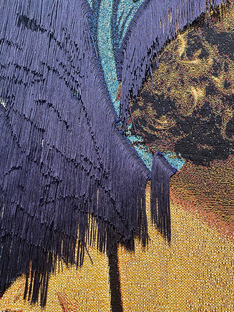 „Carly“ Textilkunst Mixed Media-Wandteppich, verschönert, figürlich (Zeitgenössisch), Art, von Katie Commodore 