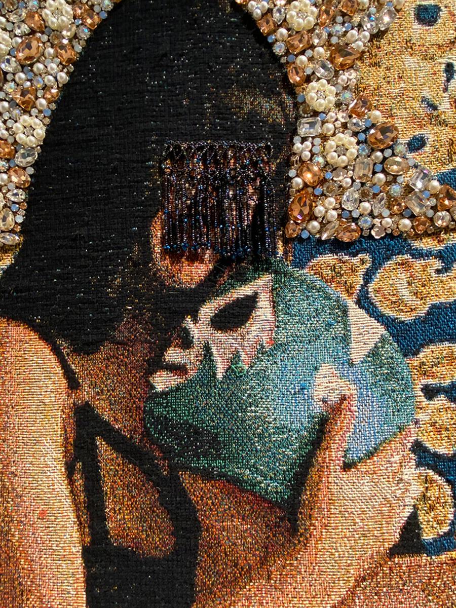 Tapisserie photographique « Pieta » tissée en technique mixte avec ornements, figuratif en vente 2