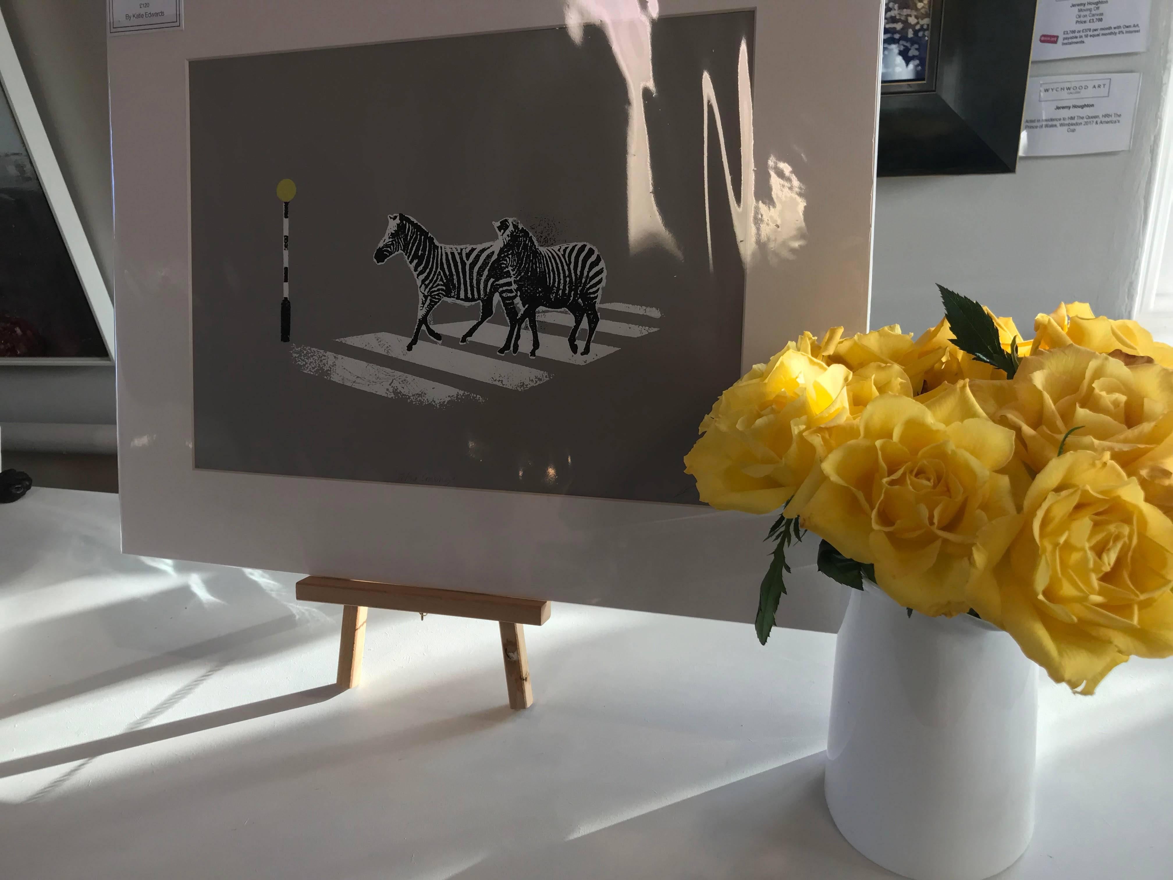 Attraversamento di zebra, Katie Edwards, Arte animale, Arte accessibile, Stampe contemporanee in vendita 1