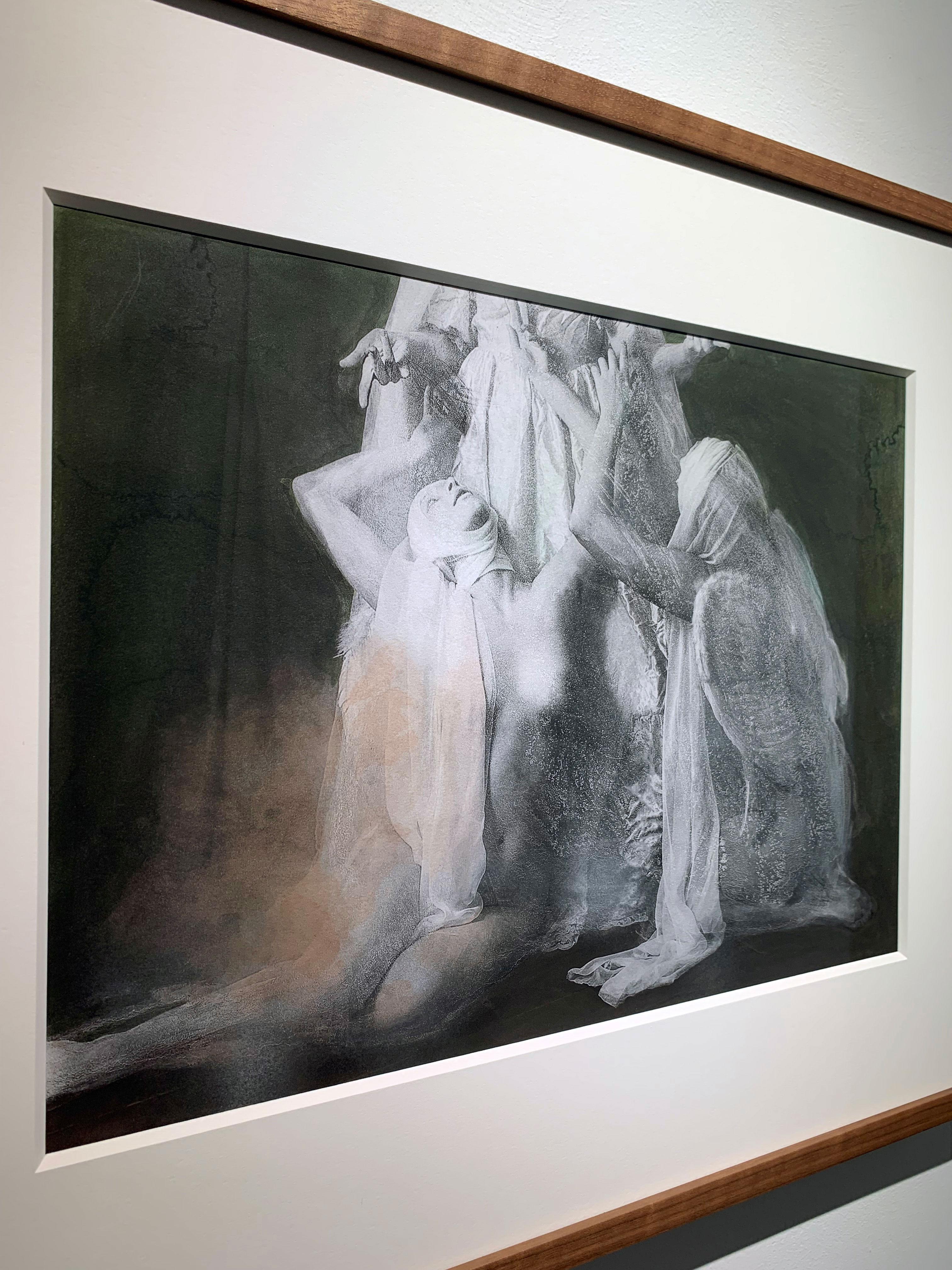Impression colorée à la main de sculptures mythiques en forme d'anges pleureurs dans un cadre en noyer  - Print de Katie Eleanor