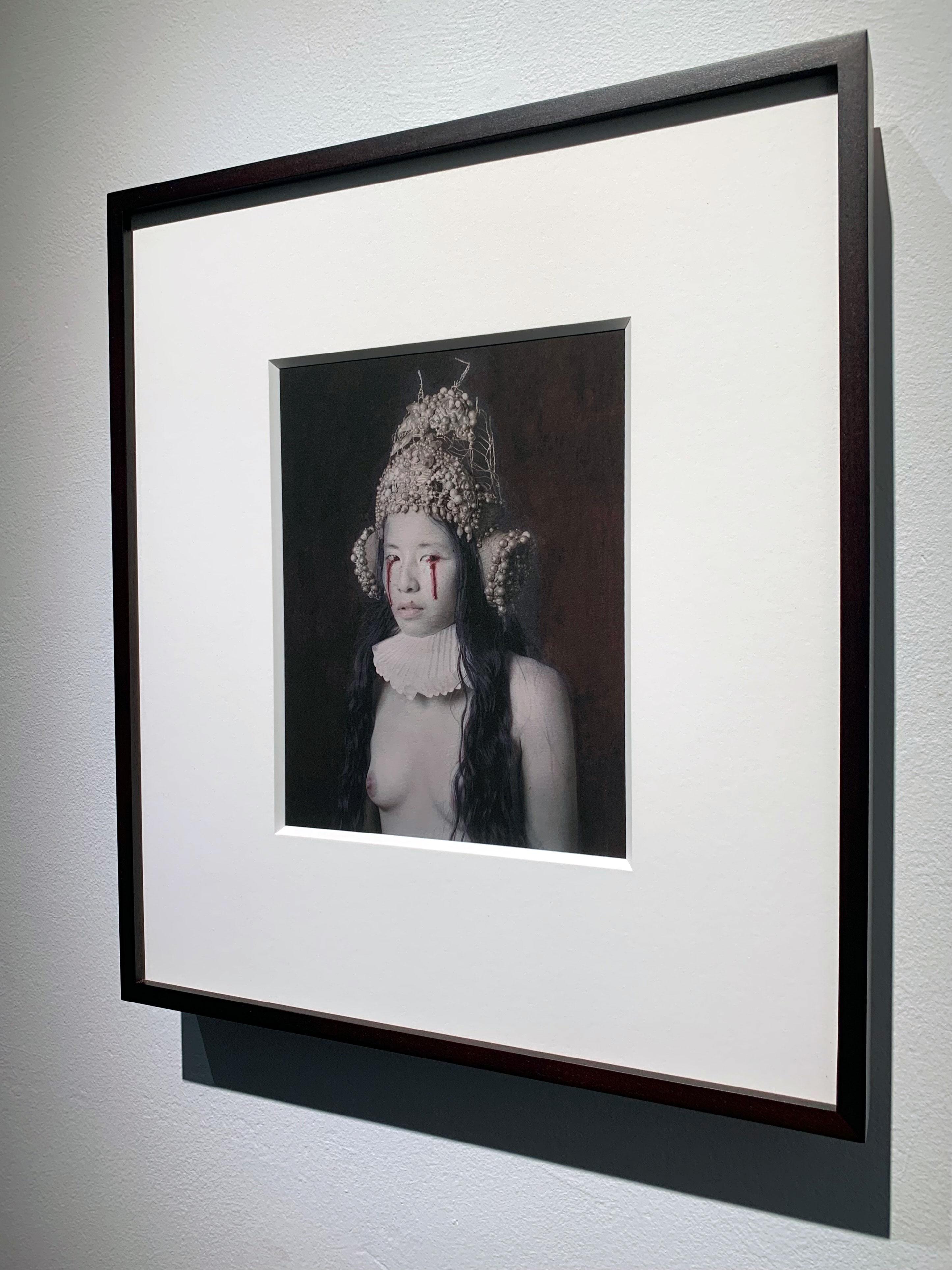 Eye Infection As A result Of Ingesting Poison - Druck des handkolorierten Fotos (Schwarz), Portrait Print, von Katie Eleanor