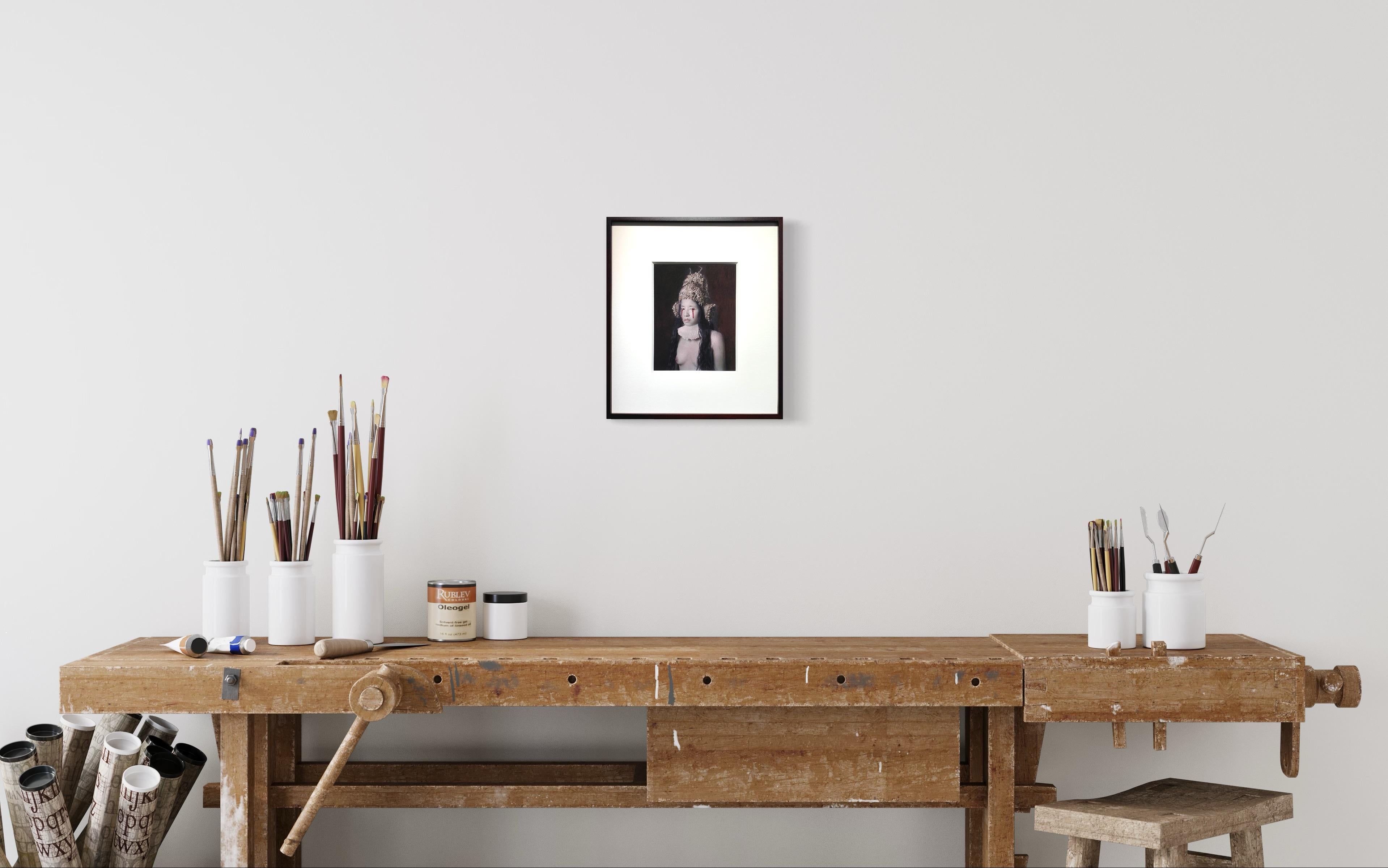 Katie Eleanor, IV, Augeninfektion als Folge der Einnahme von Gift 
Serie: Das Krankenhaus des Heiligen Wanderers, 2015
Archiv-Pigmentdruck der handkolorierten Fotografie auf Baumwoll-Kunstdruckpapier, individueller Rahmen
7 1/2 × 5 7/10 in
19 × 14,5