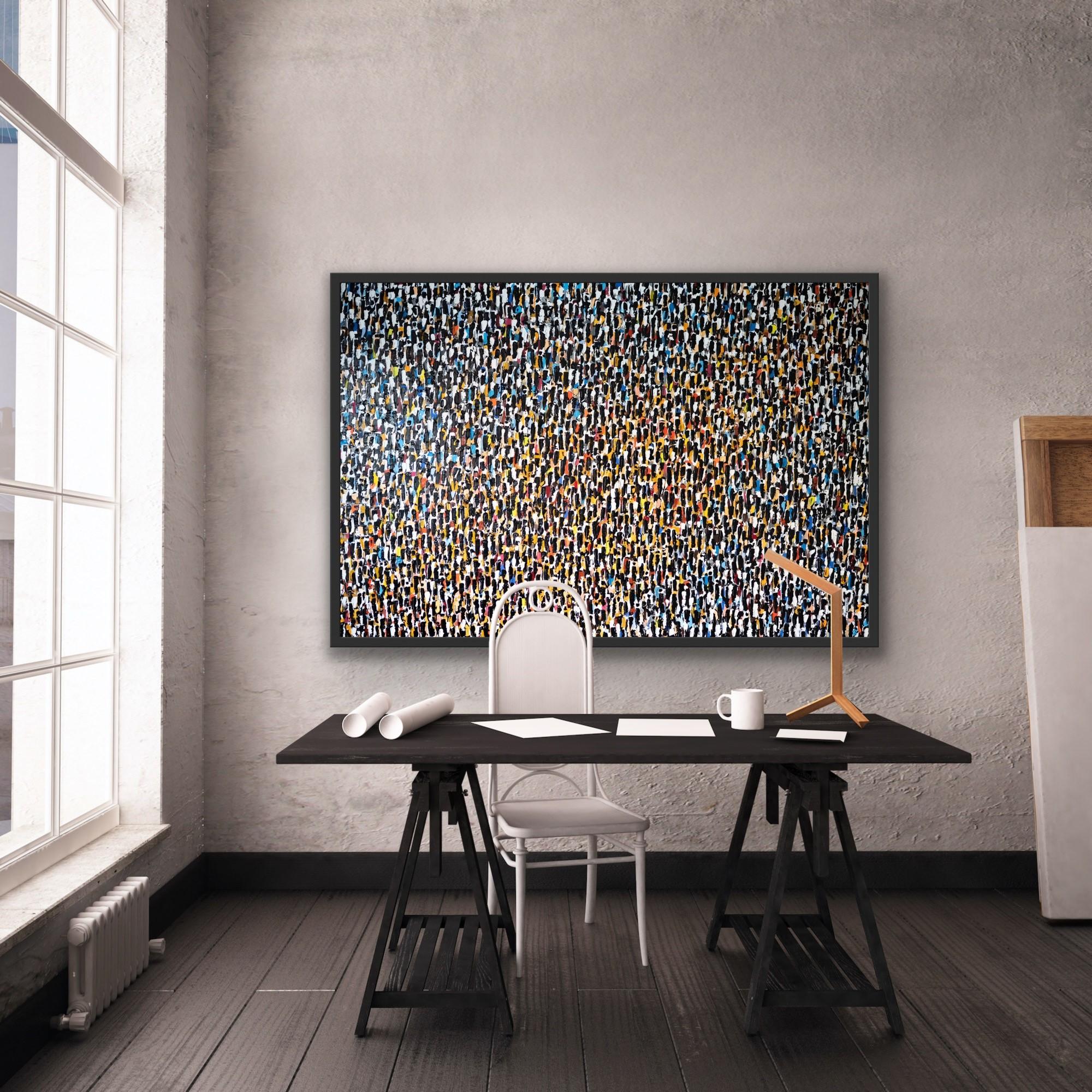 Surge besteht aus 11 Schichten von kleinen, energiegeladenen Strichen, die den Eindruck einer Menschenmenge erwecken, die sich mit einem gemeinsamen Ziel bewegt. Aus der Nähe betrachtet, steht jedes Zeichen für ein Individuum, aber aus der Ferne