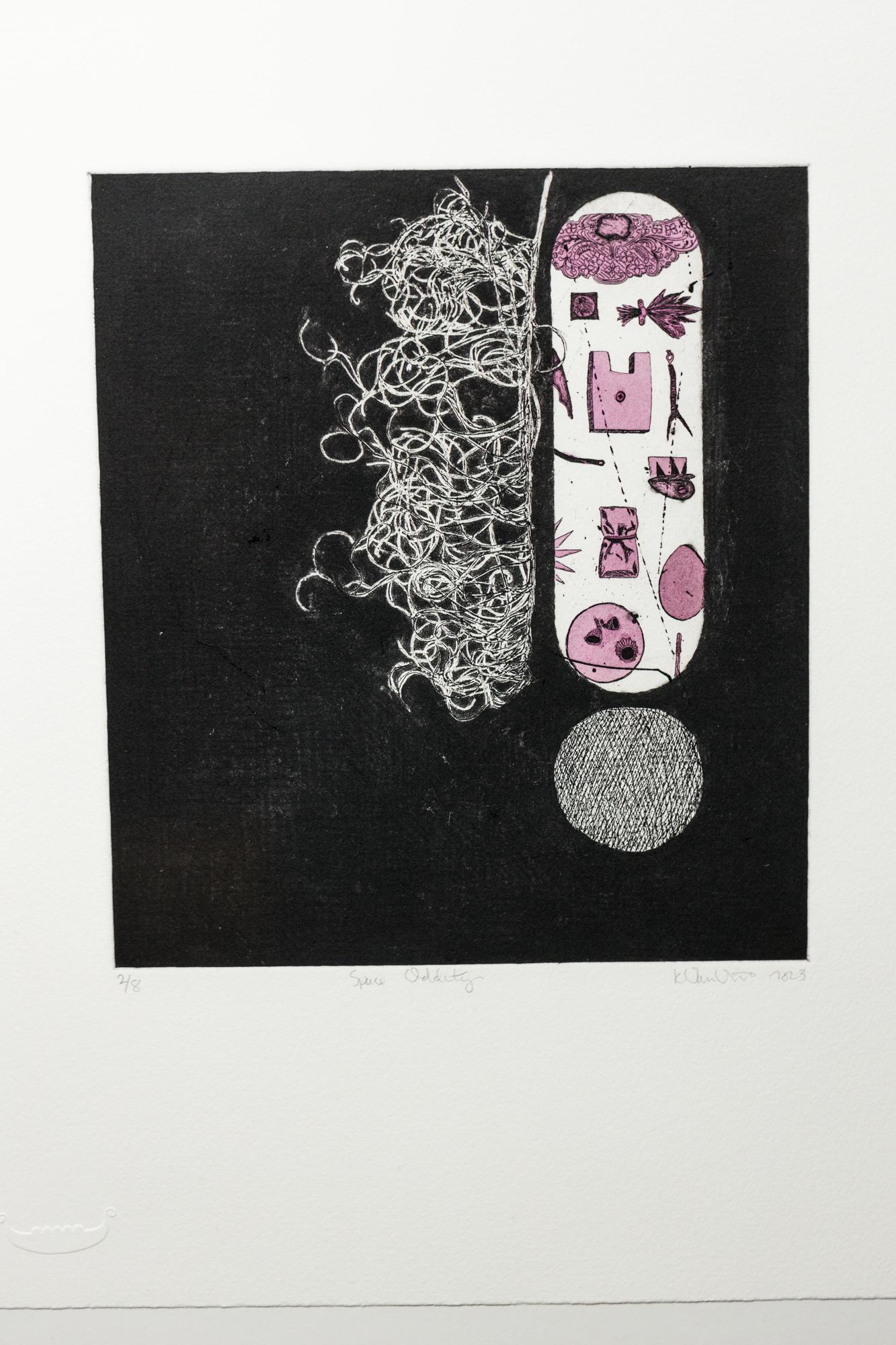 „Space Oddity“, handkolorierte Radierung, dekorative Motive – Print von Katie VanVliet