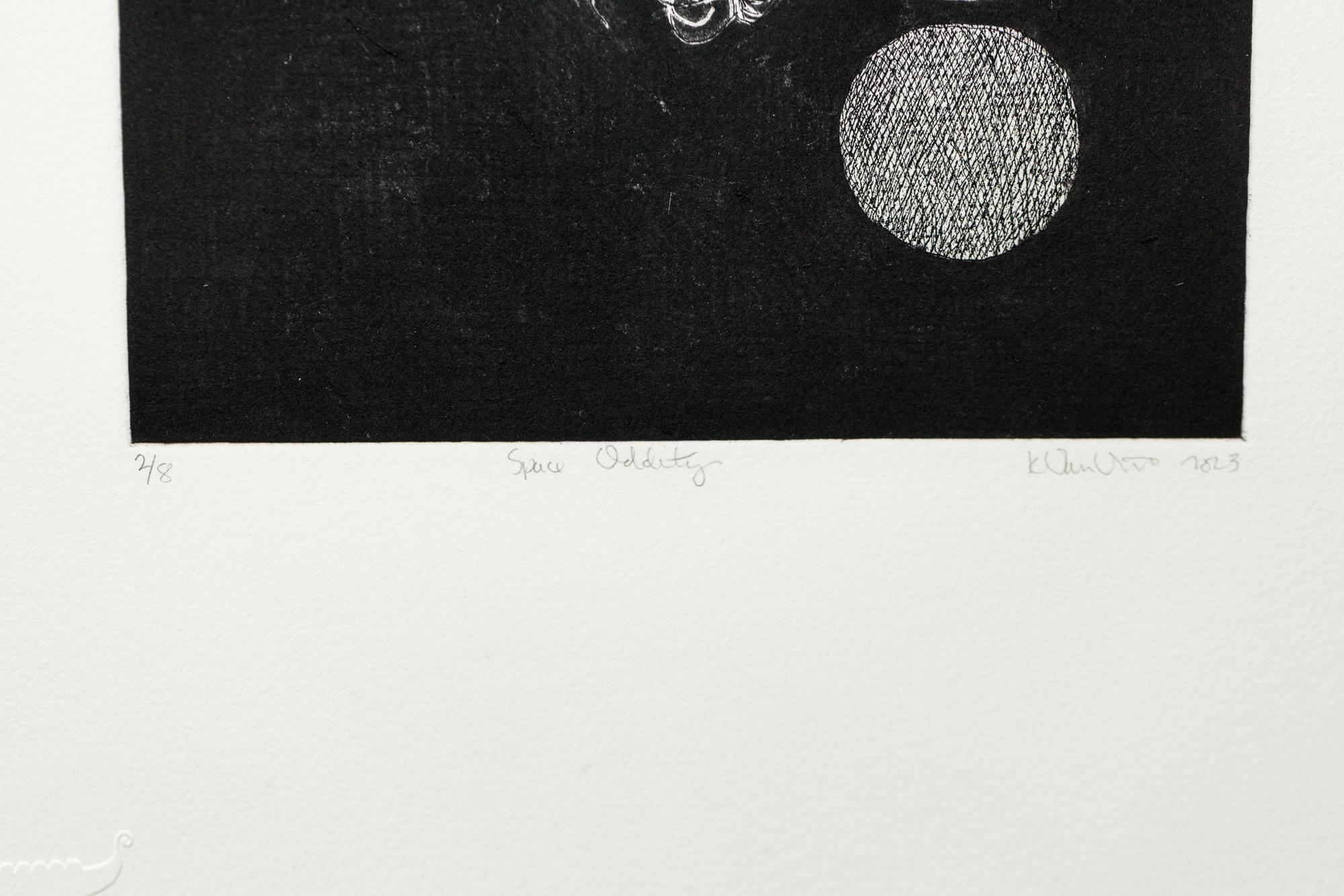 „Space Oddity“, handkolorierte Radierung, dekorative Motive im Angebot 1