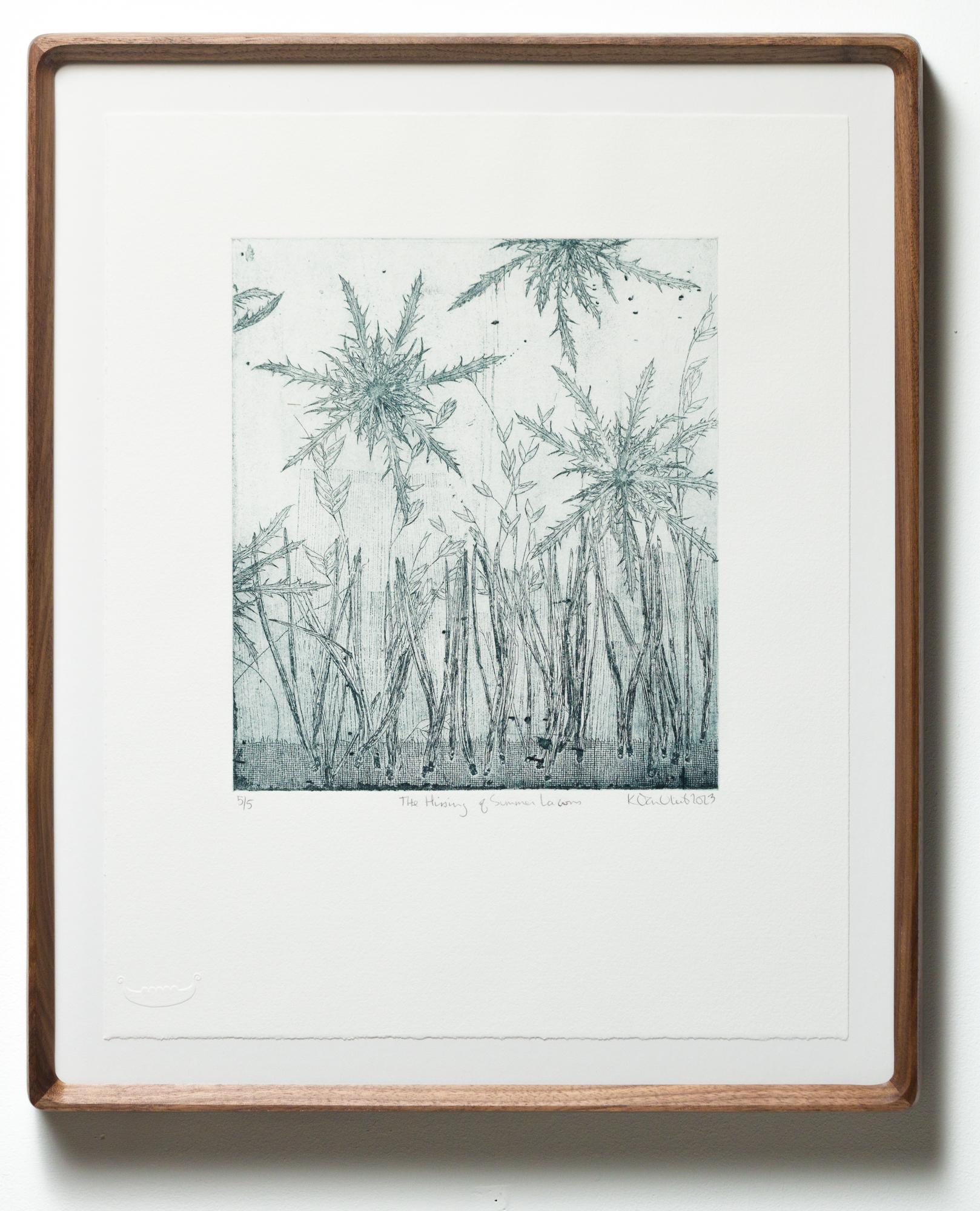 "El silbido del césped de verano", Grabado calcográfico, Motivo floral - Print de Katie VanVliet