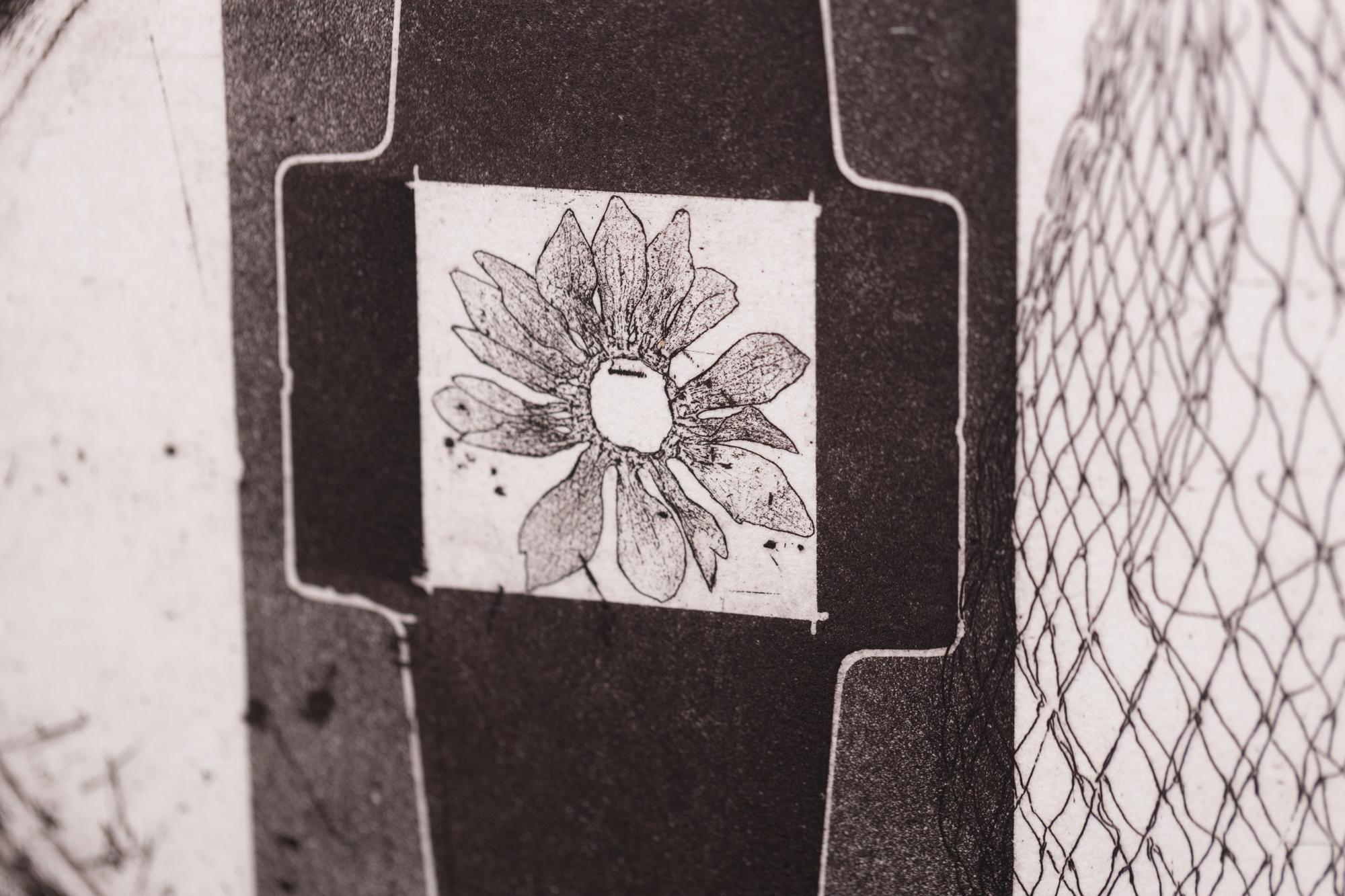 « The Second Coming of Ophelia », gravure à l'aquatinte, motif floral, impression en taille-douce en vente 3