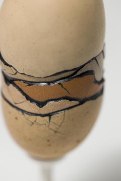 "Chimaera: Brown #4", scultura di uova ricostruite