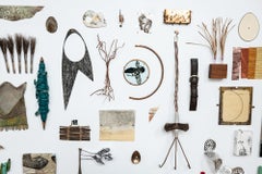 "Forager" Assemblaggi di oggetti trovati in un solo giorno, rame, legno, cera, pietra, carta