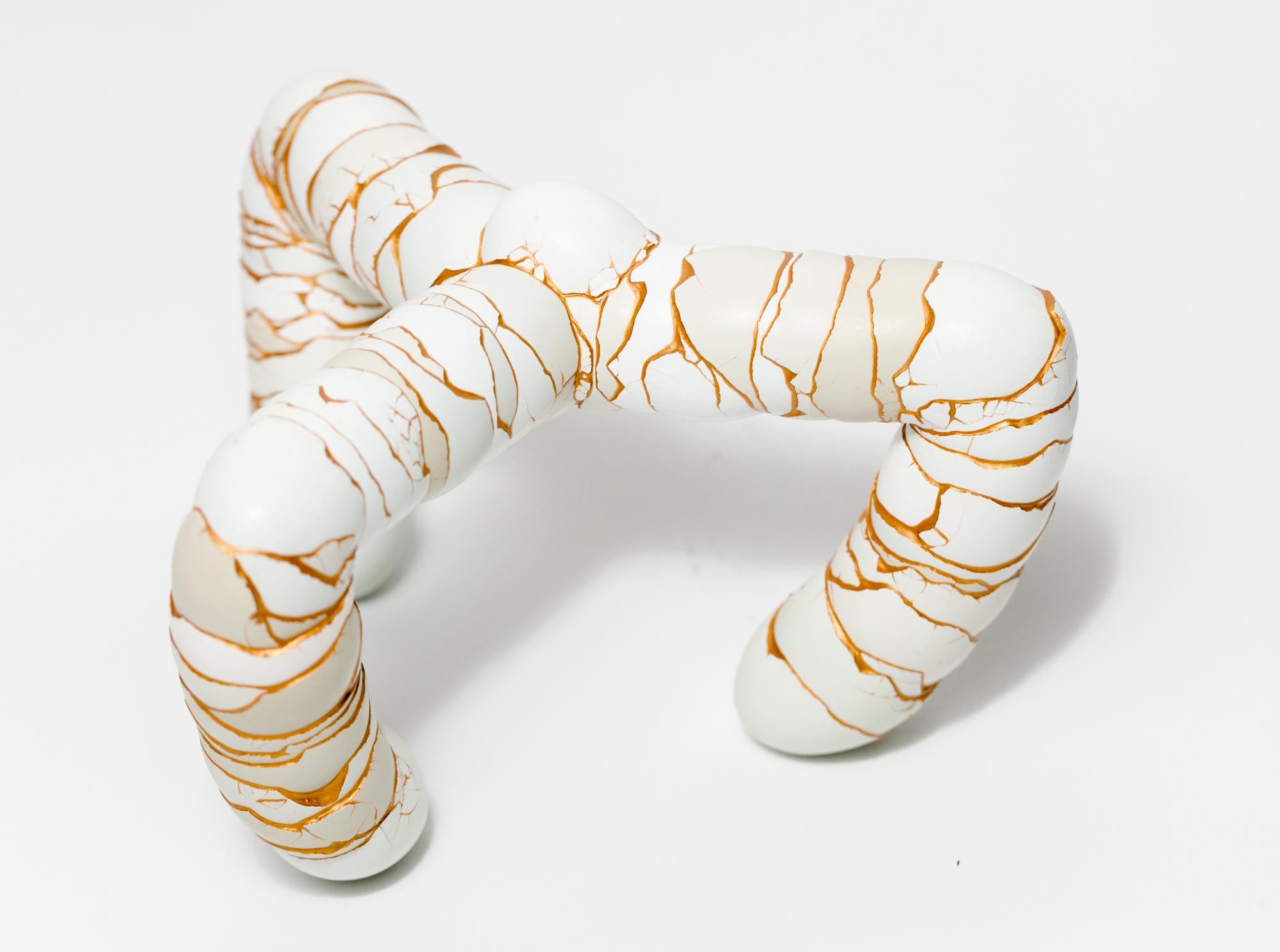 „Dreibein“, Reconstructed egg assemblage – Mixed Media Art von Katie VanVliet