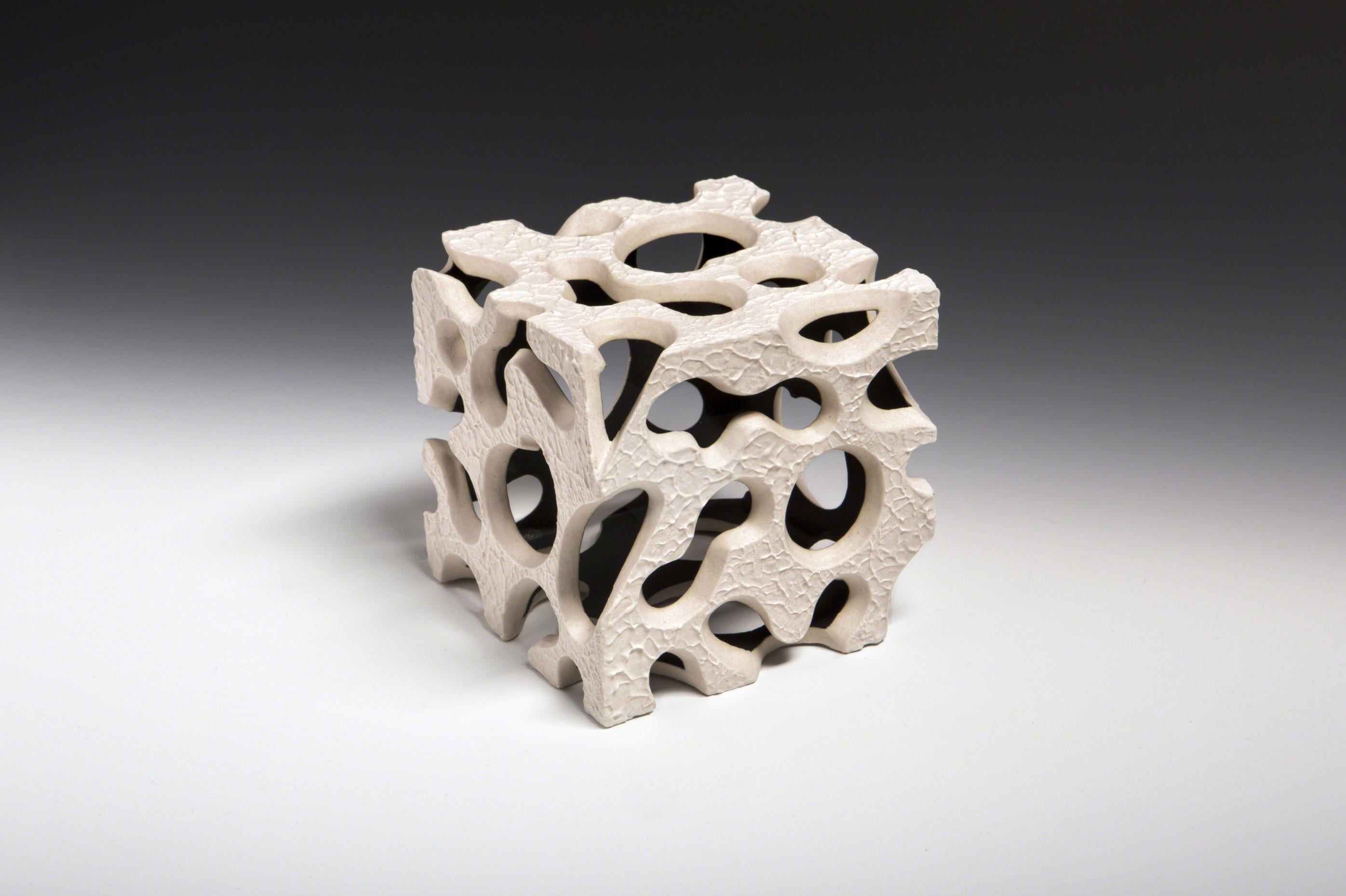 Abstract Sculpture Katie Yang - A Space and Time I : petite sculpture d'intérieur en argile