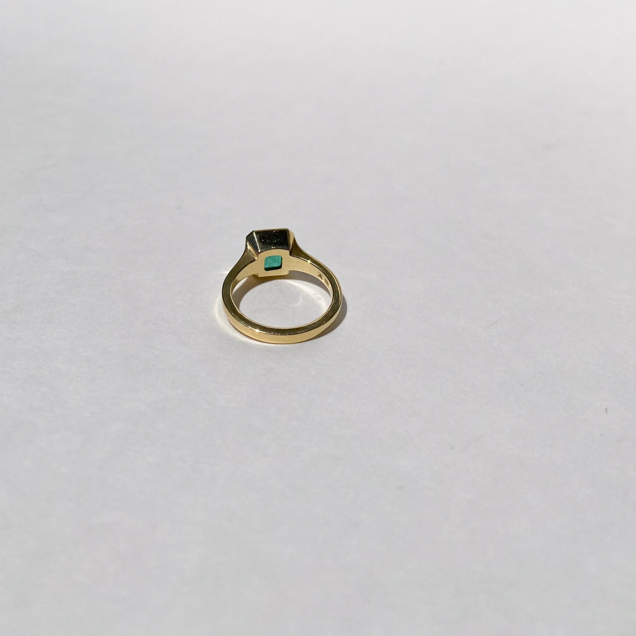 KATKIM, bague COSMA en or jaune 18 carats avec émeraude Muzo de taille Asscher 3 carats Neuf - En vente à Manhattan Beach, CA