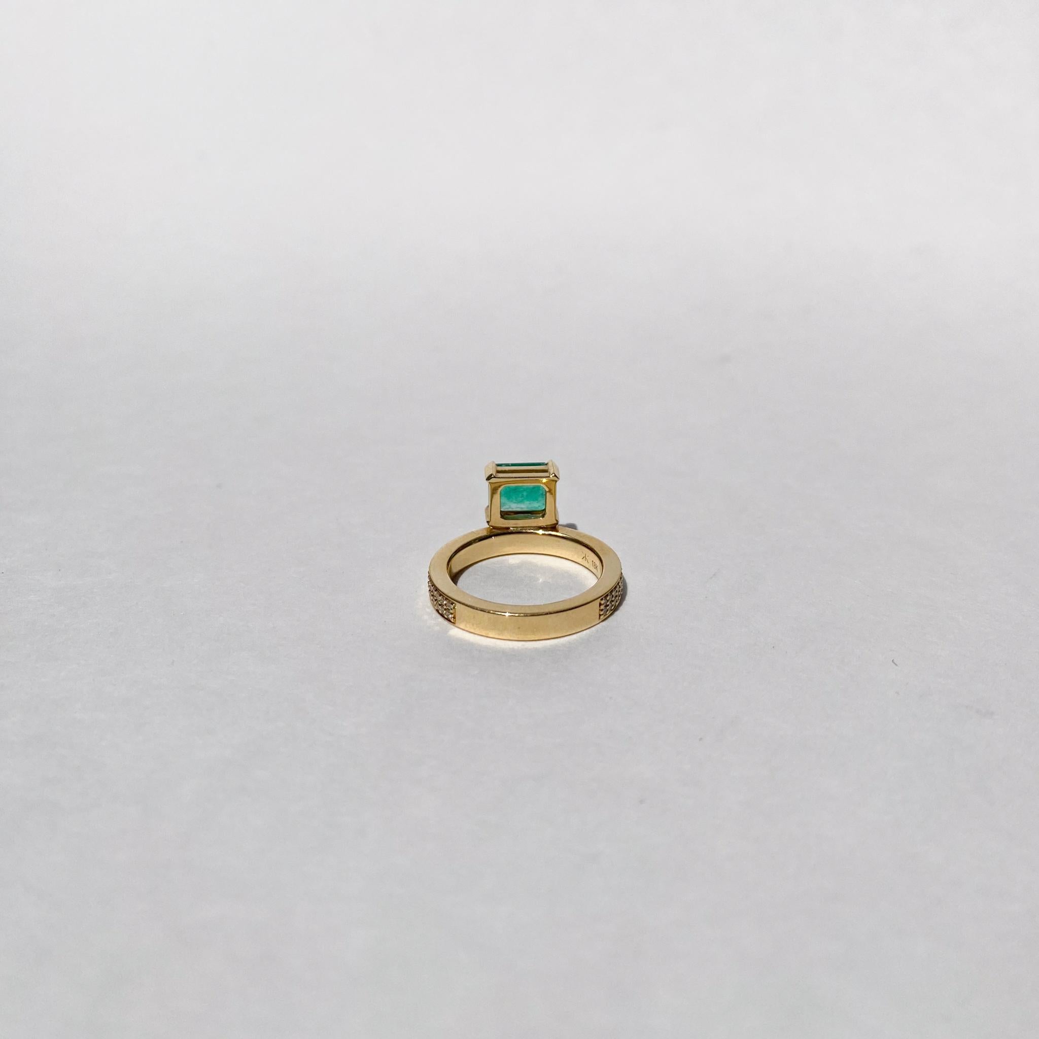 Women's or Men's KATKIM Floating 1.84 ct Emerald Ring in 18K Yellow Gold For Sale