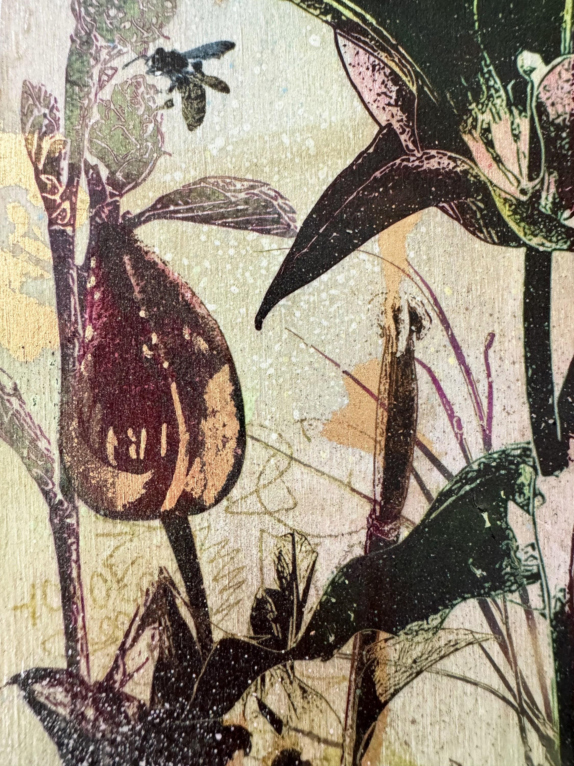 Piccolo Giardino Nr. 1 (Botanisches, Burgunderrot, Schmetterlinge, Blumen, Gold) (Pop-Art), Painting, von Katrina Revenaugh