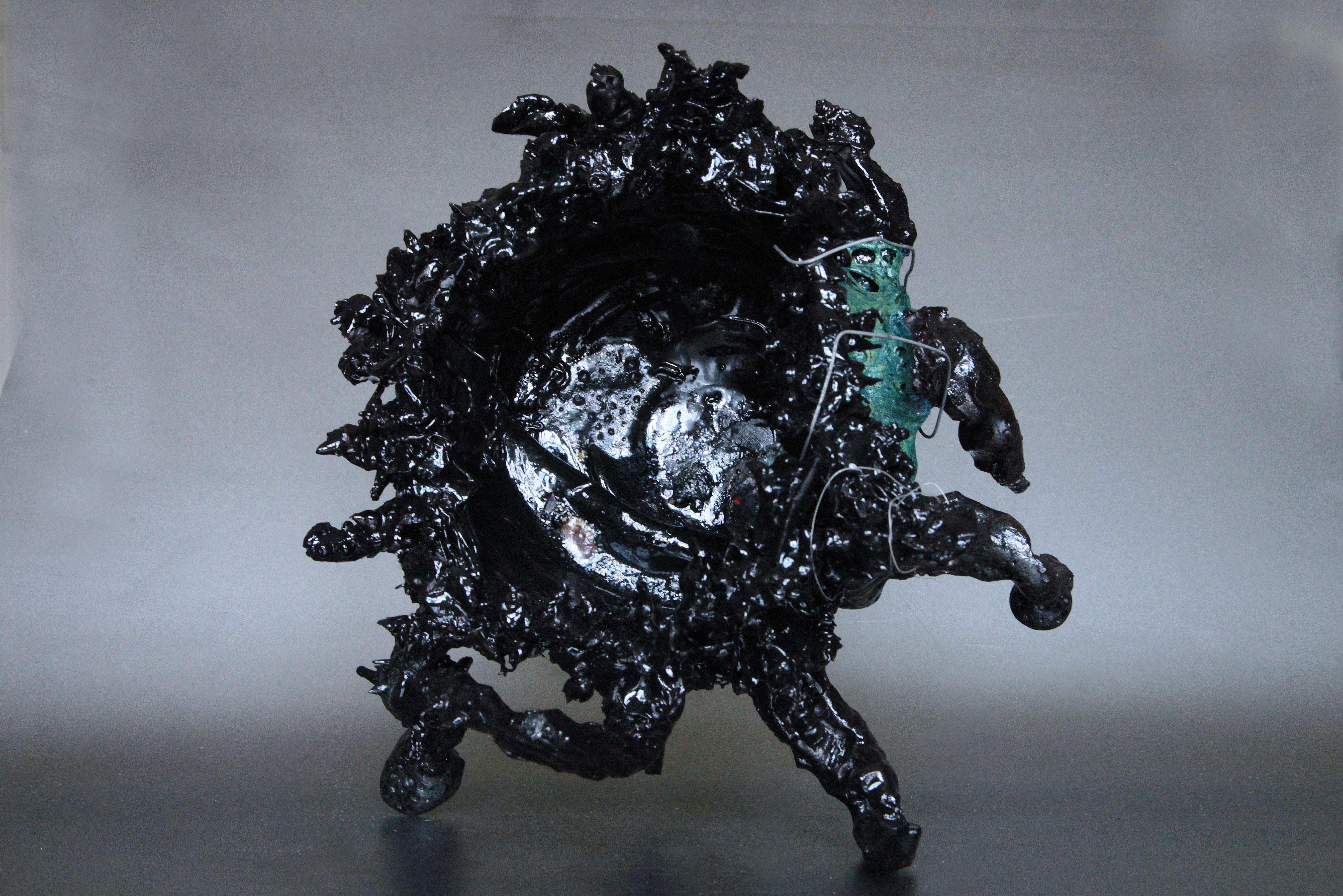 s/a-il(i)ent ∞-cyto - ceramic sculpture - Contemporary Sculpture by katrina schneider