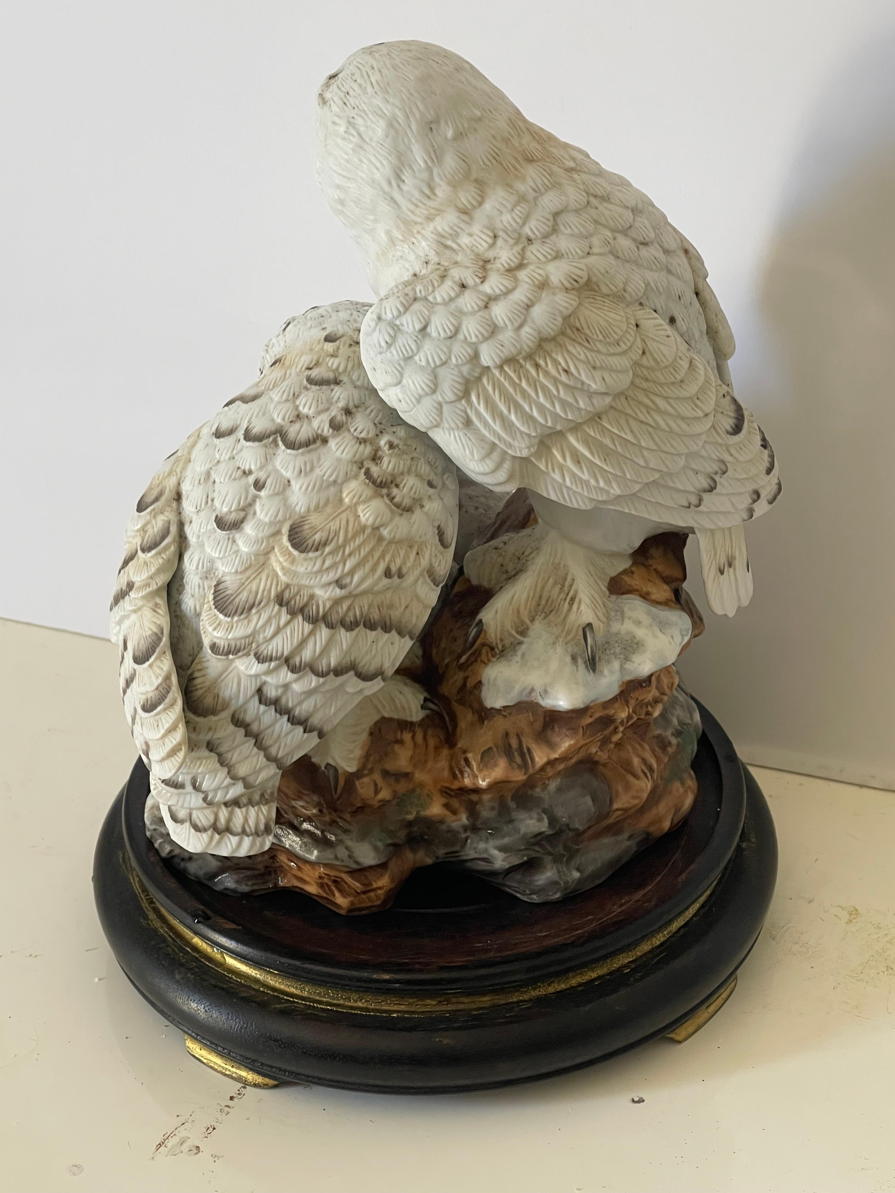 Metà XX secolo Scultura di gufi innevati su supporto di Katsumo Ito in vendita