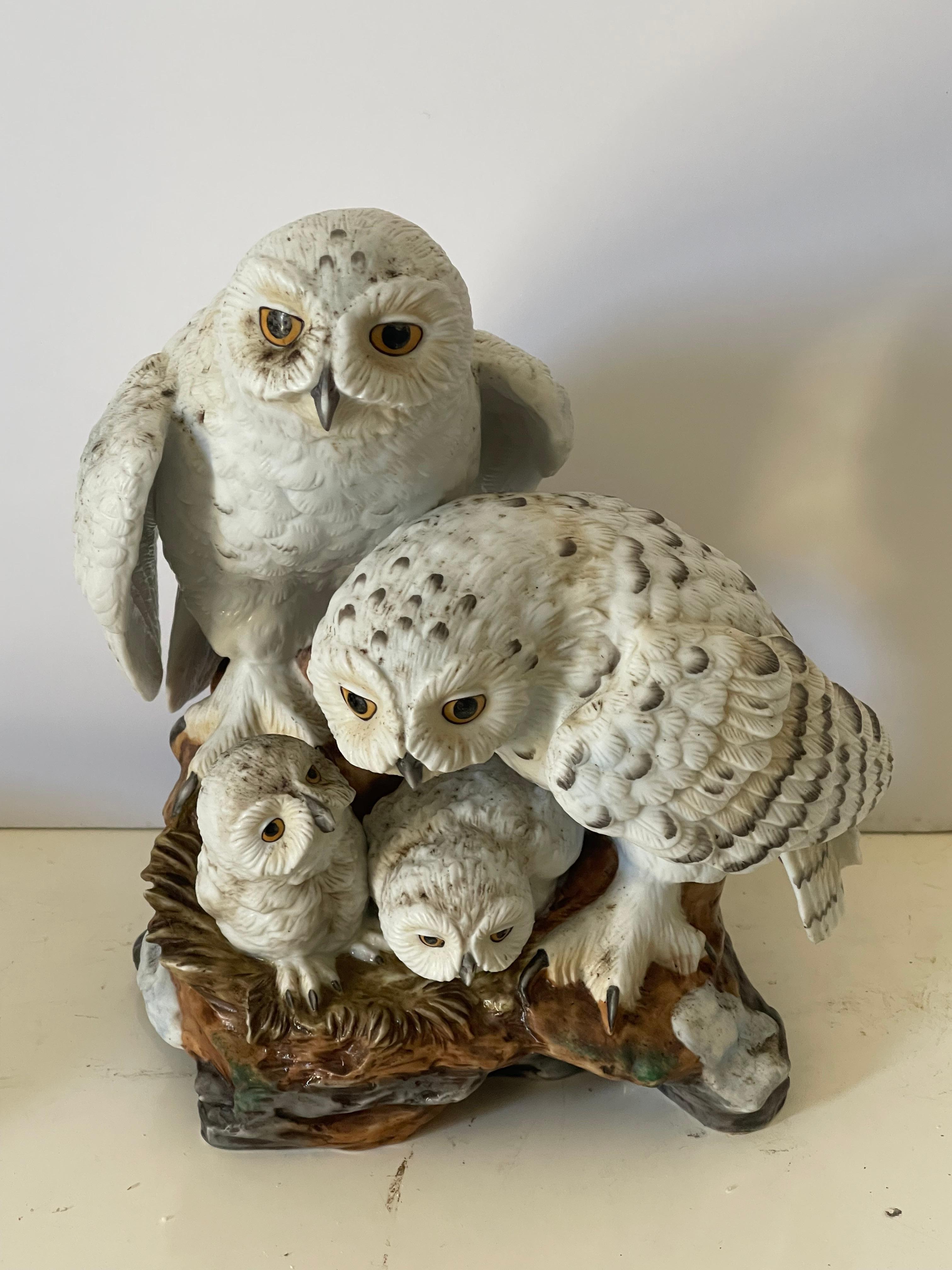 Porcellana Scultura di gufi innevati su supporto di Katsumo Ito in vendita