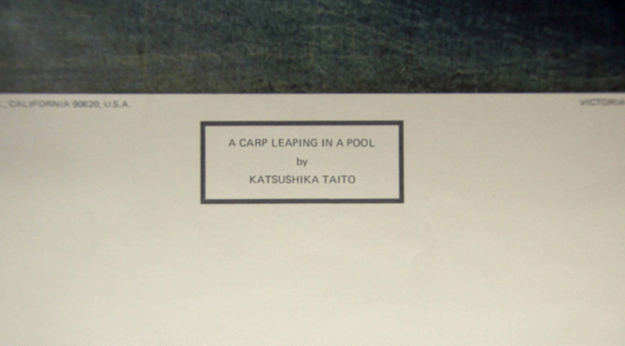« A Carp Leaping in a Pool » (Le cuir d'un tapis dans un piscine) de Katsushika Taito. Haddad's Fine Arts, Inc. - Beige Figurative Print par Katsushika Taito II