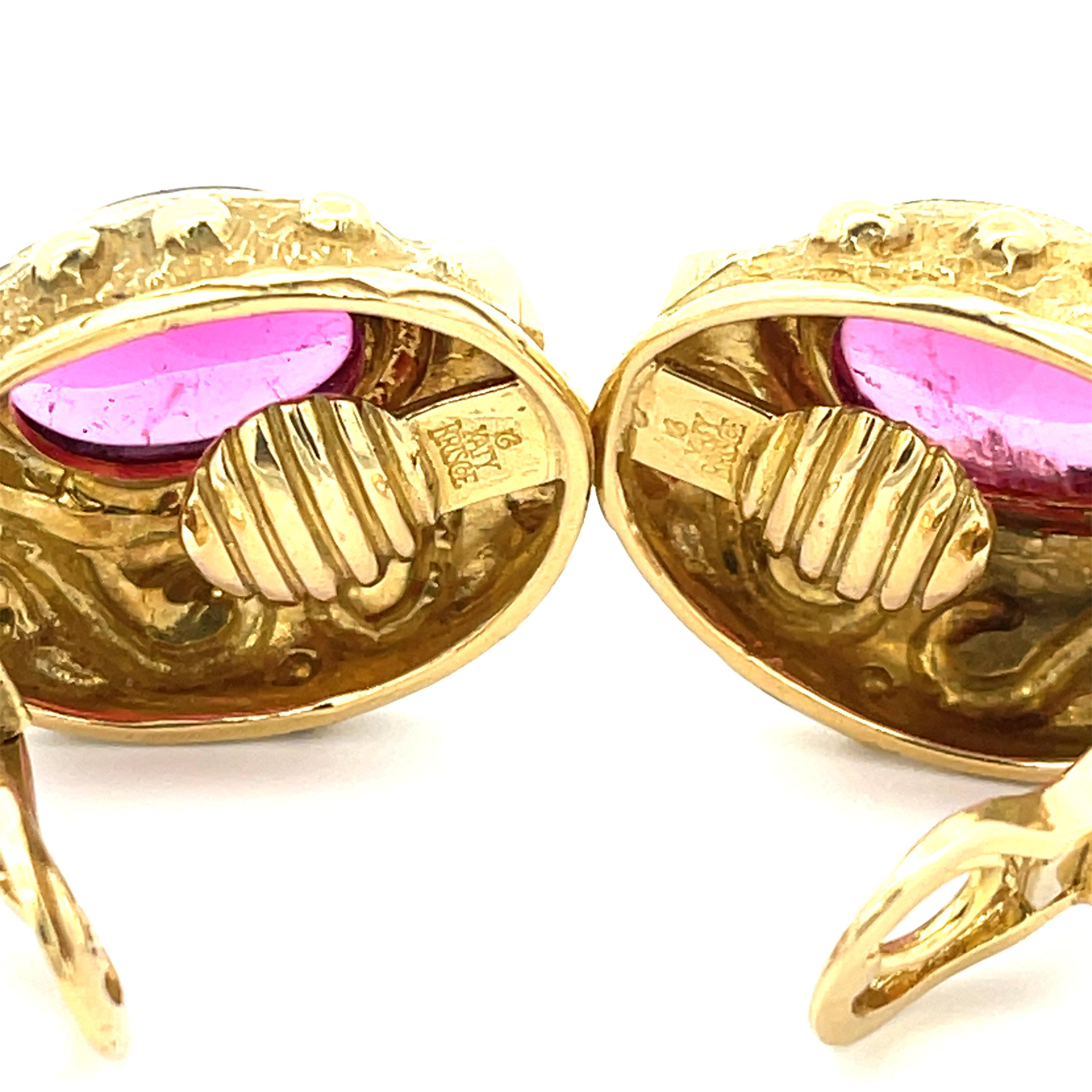 Contemporain Katy Briscoe Boucles d'oreilles en or jaune 18 carats avec cabochon de rubellite en vente