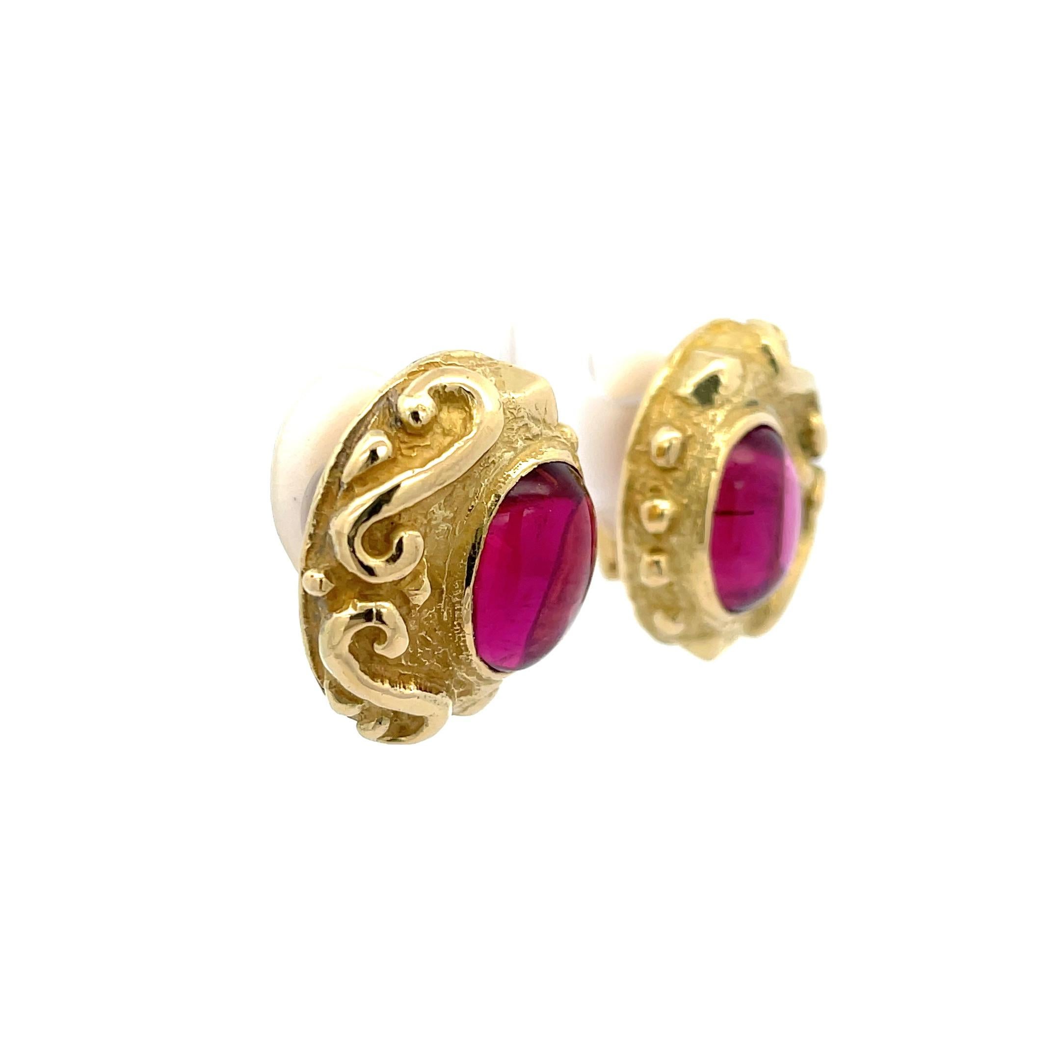 Taille cabochon Katy Briscoe Boucles d'oreilles en or jaune 18 carats avec cabochon de rubellite en vente