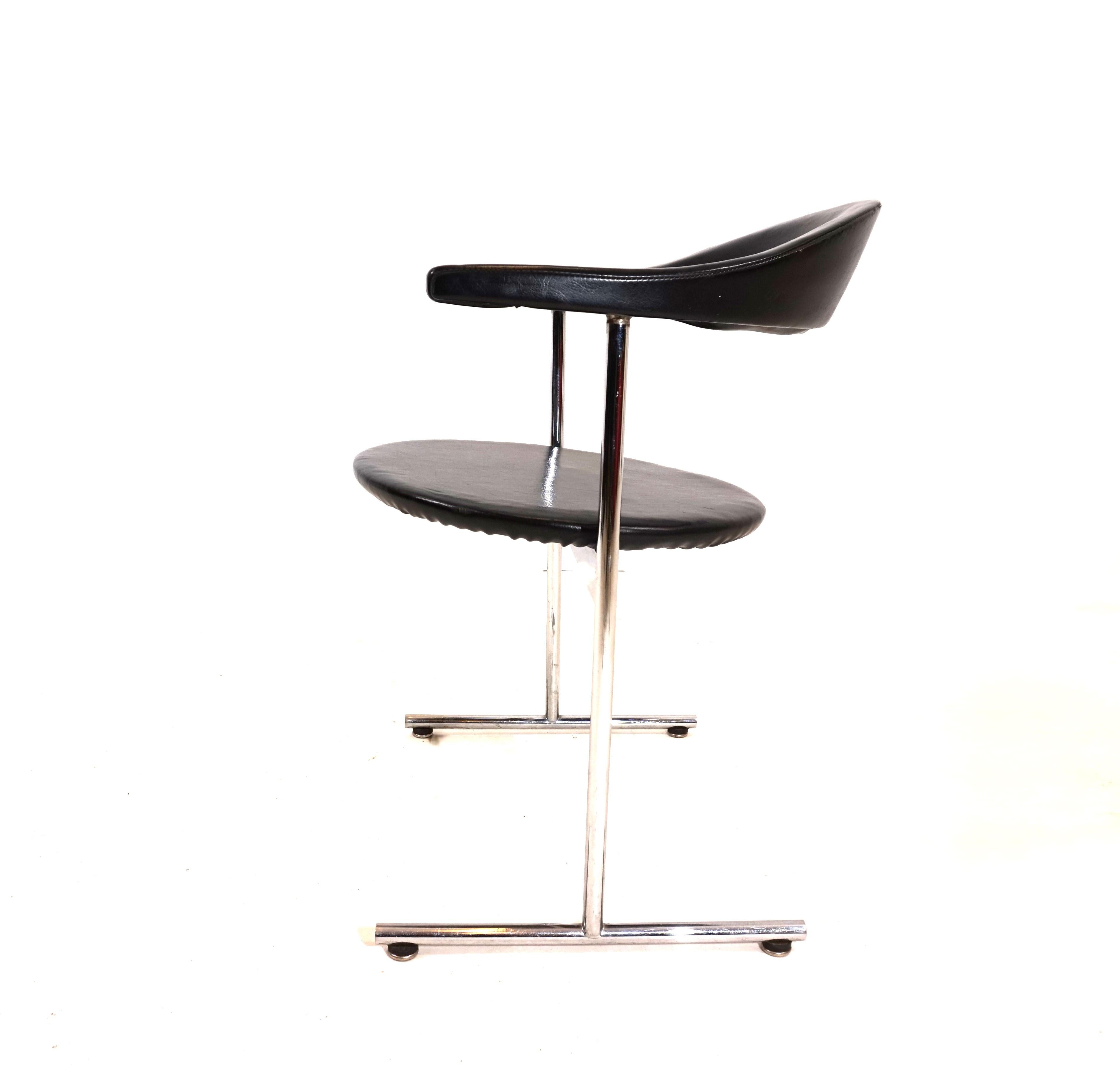 Mid-Century Modern Kaufeld Airport 037 chair by Geoffrey Harcourt For Sale