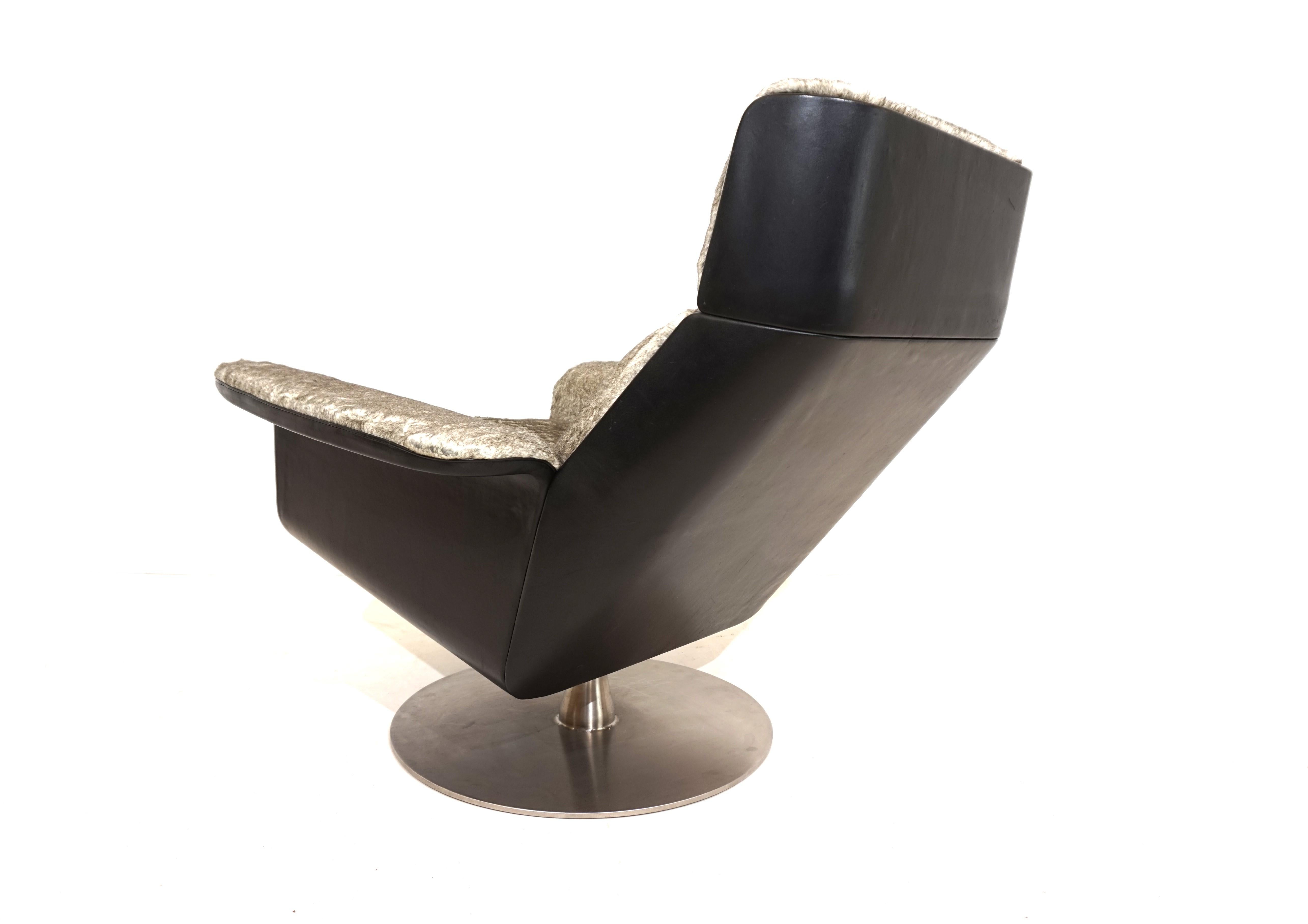 Leather Kaufeld Siesta 62 lounge chair with ottoman by Jacques Brule For Sale