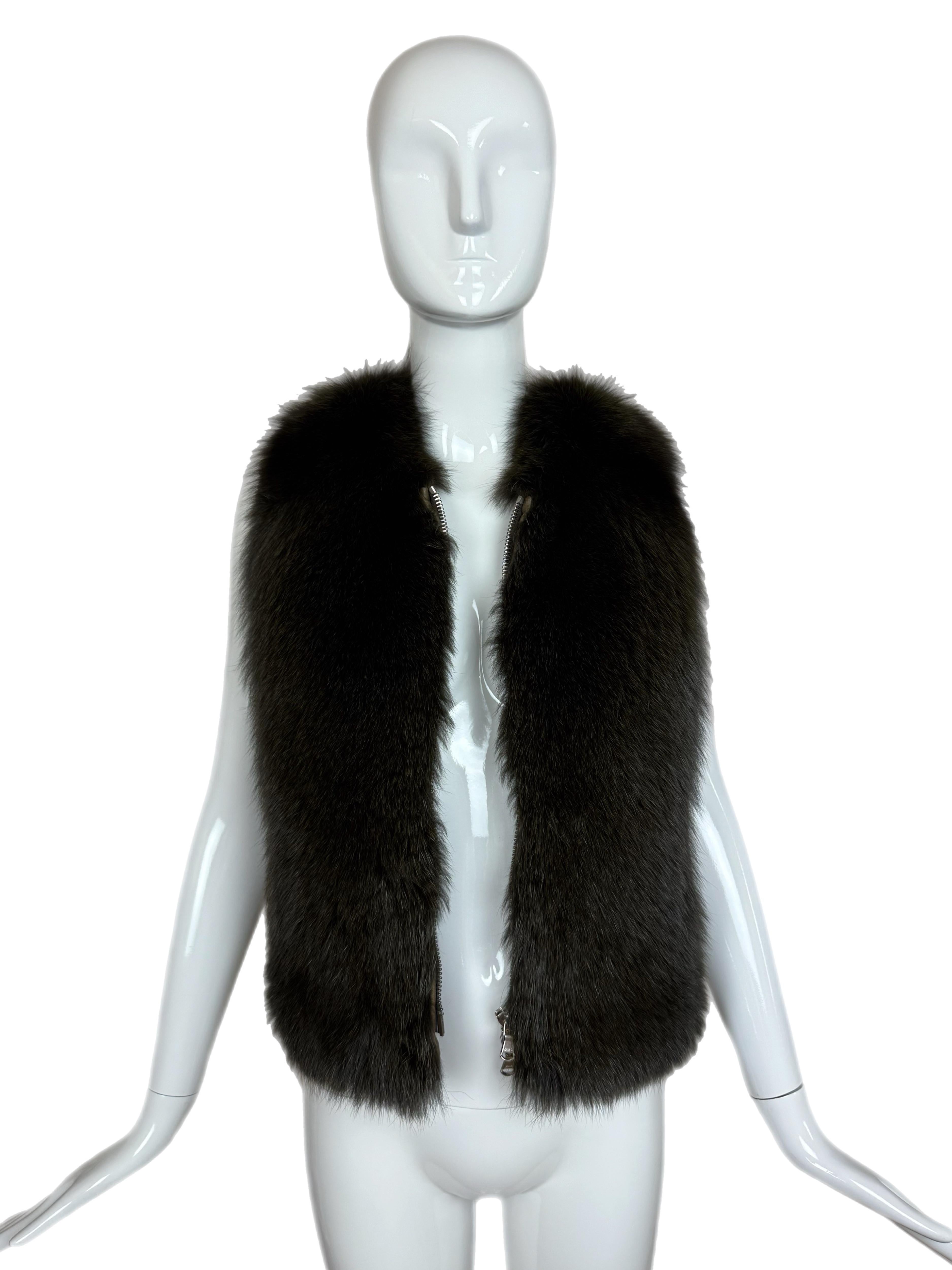 KAUFMANFRANCO Gilet en cuir et fourrure de renard vert armée

N'achetez que si vous êtes basé aux États-Unis.
USA SEULEMENT car les fourrures véritables ne peuvent pas passer la douane.
KaufmanFranco
Vert armée de chasseur foncé / marron
Fourrure de