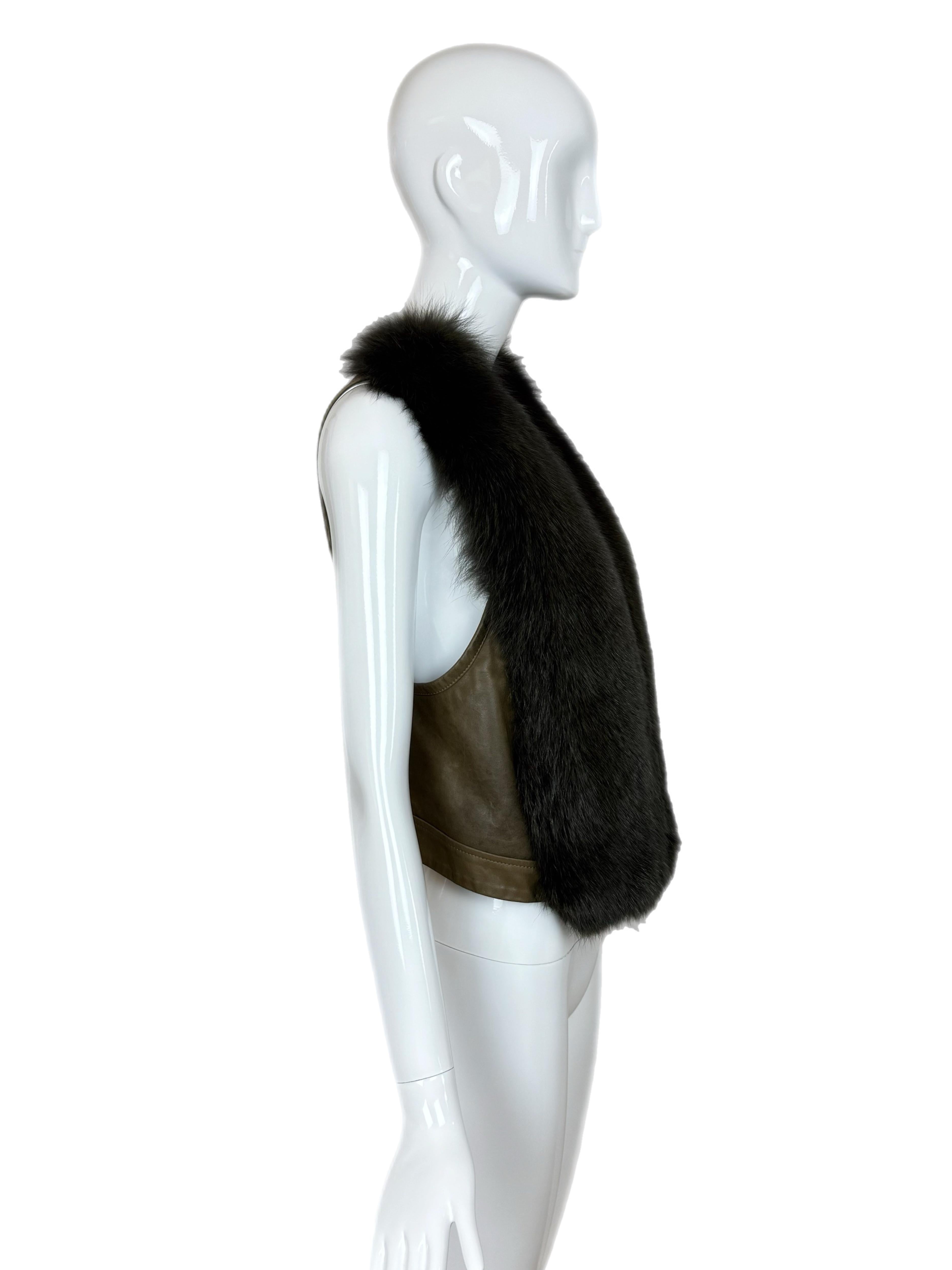 KAUFMANFRANCO Gilet en fourrure de renard et cuir d'agneau vert armée Excellent état - En vente à Leonardo, NJ