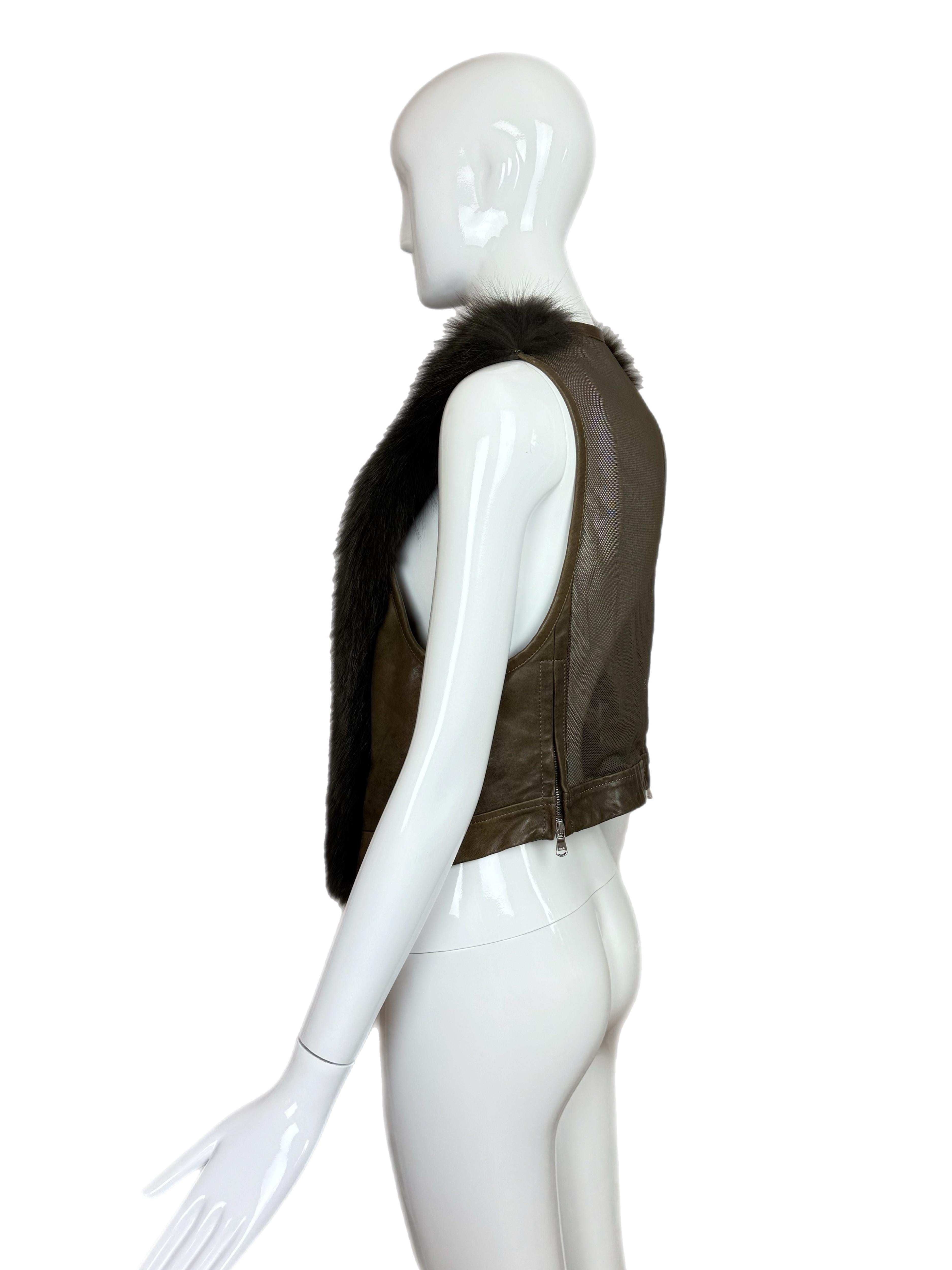 KAUFMANFRANCO Gilet en fourrure de renard et cuir d'agneau vert armée en vente 1
