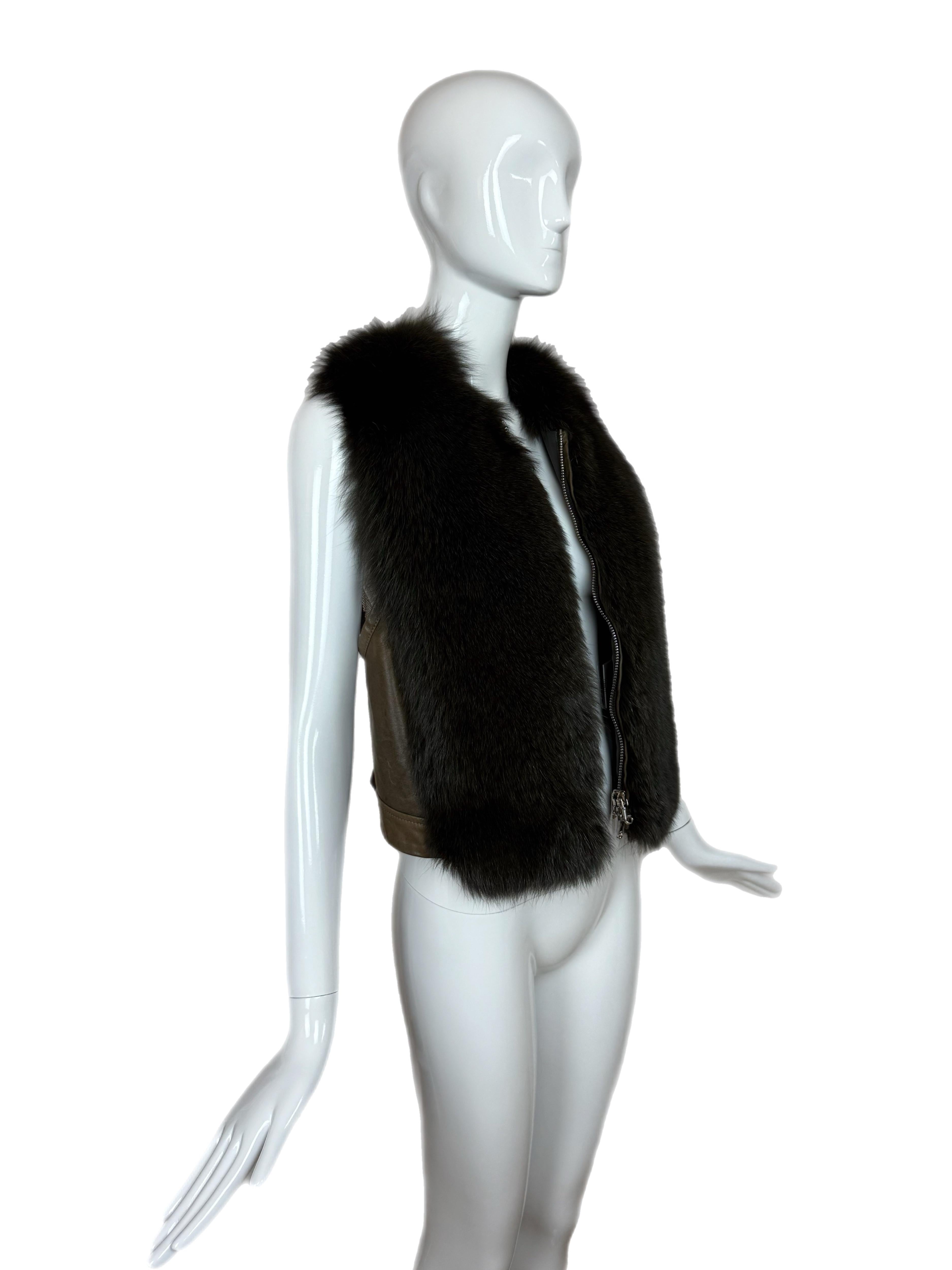 KAUFMANFRANCO Gilet en fourrure de renard et cuir d'agneau vert armée en vente 2