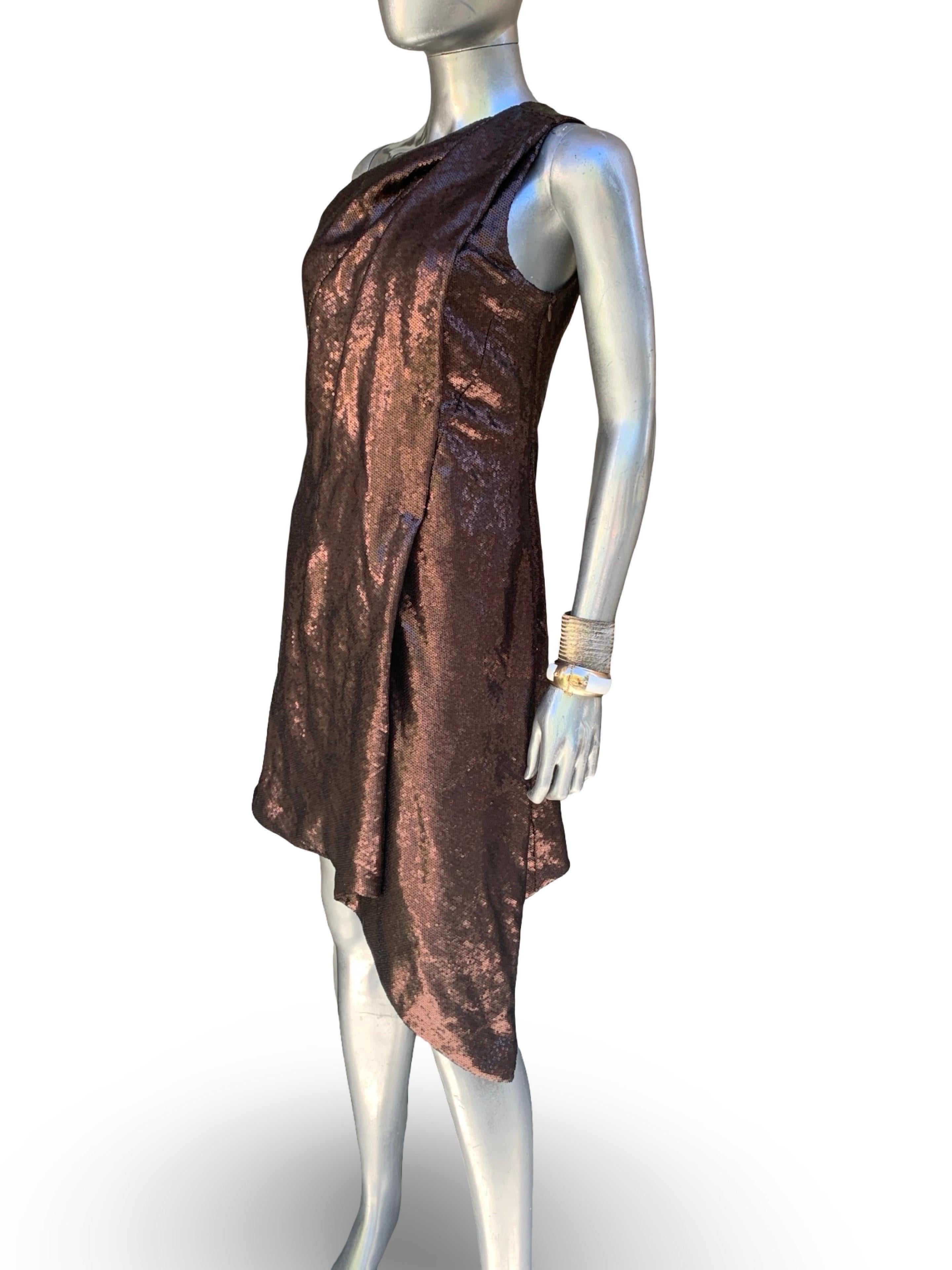 KaufmanFranco Collection Drapiertes Braun/Kupfer Pailletten Asymmetrisches Cocktailkleid (Schwarz) im Angebot