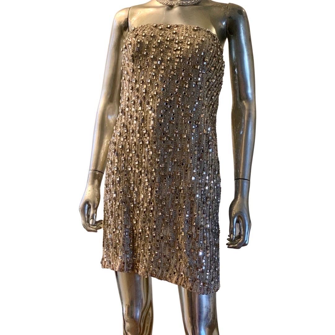 KaufmanFranco Vestido de cóctel sin tirantes de seda nude con adornos de pedrería Talla 8 en venta 8
