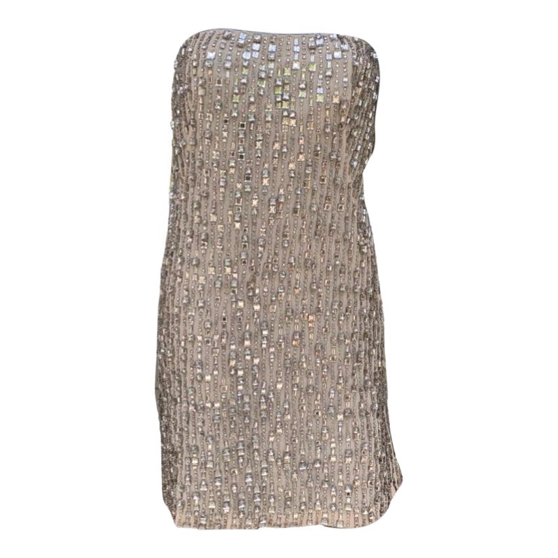 Dies ist einer der 2 Lieblings-Cocktail-Kleider, die wir je hatten. entworfen von KaufamnFranco, ist diese nude/tan Farbe Seidenkleid vollständig Hand in Strasssteinen geperlt. verschiedene Form Strasssteine für Interesse. das Kleid hat einen