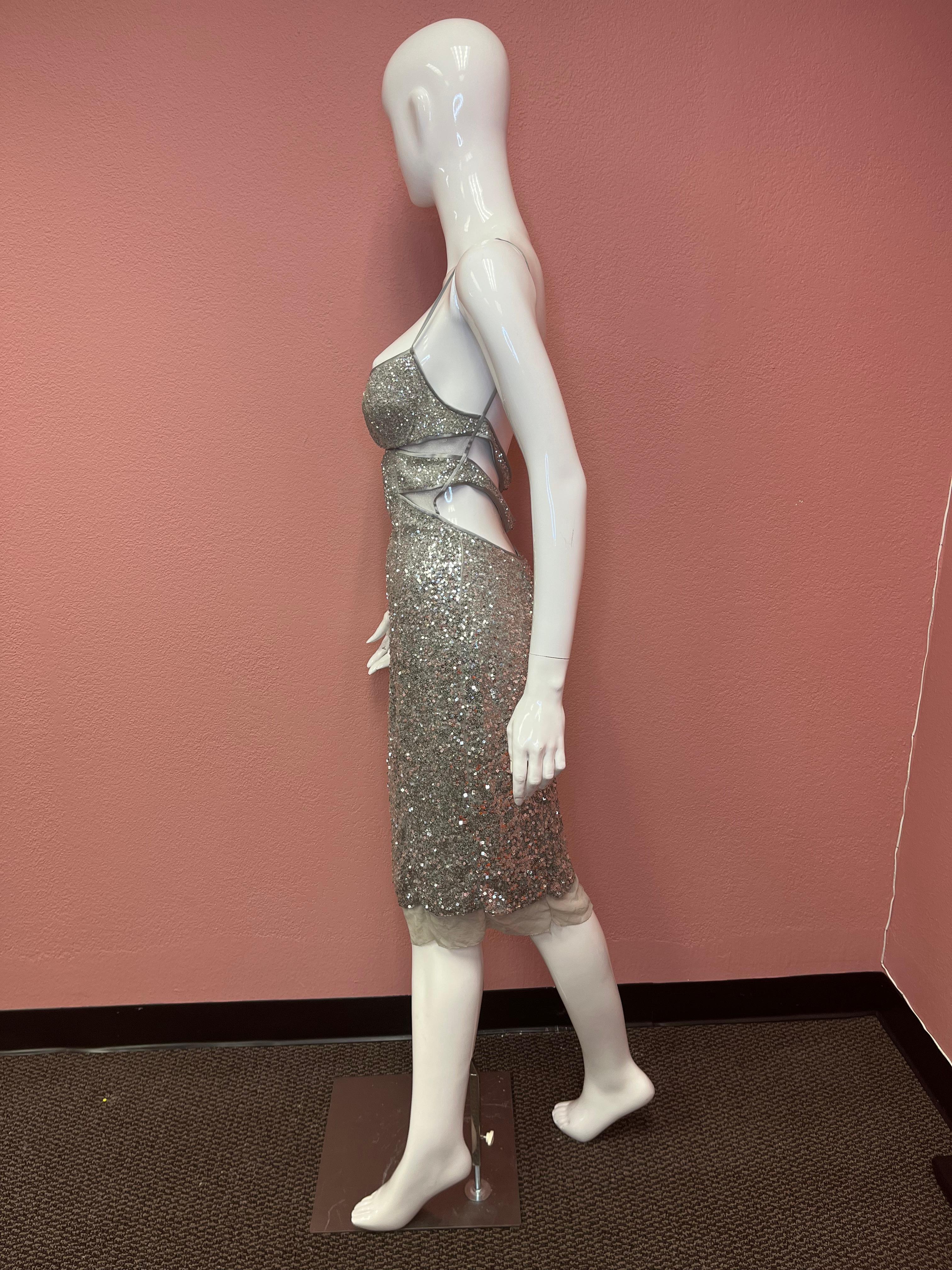 Kaufmanfranco Silver Sequin Cocktail Dress  In Good Condition For Sale In Thousand Oaks, CA
