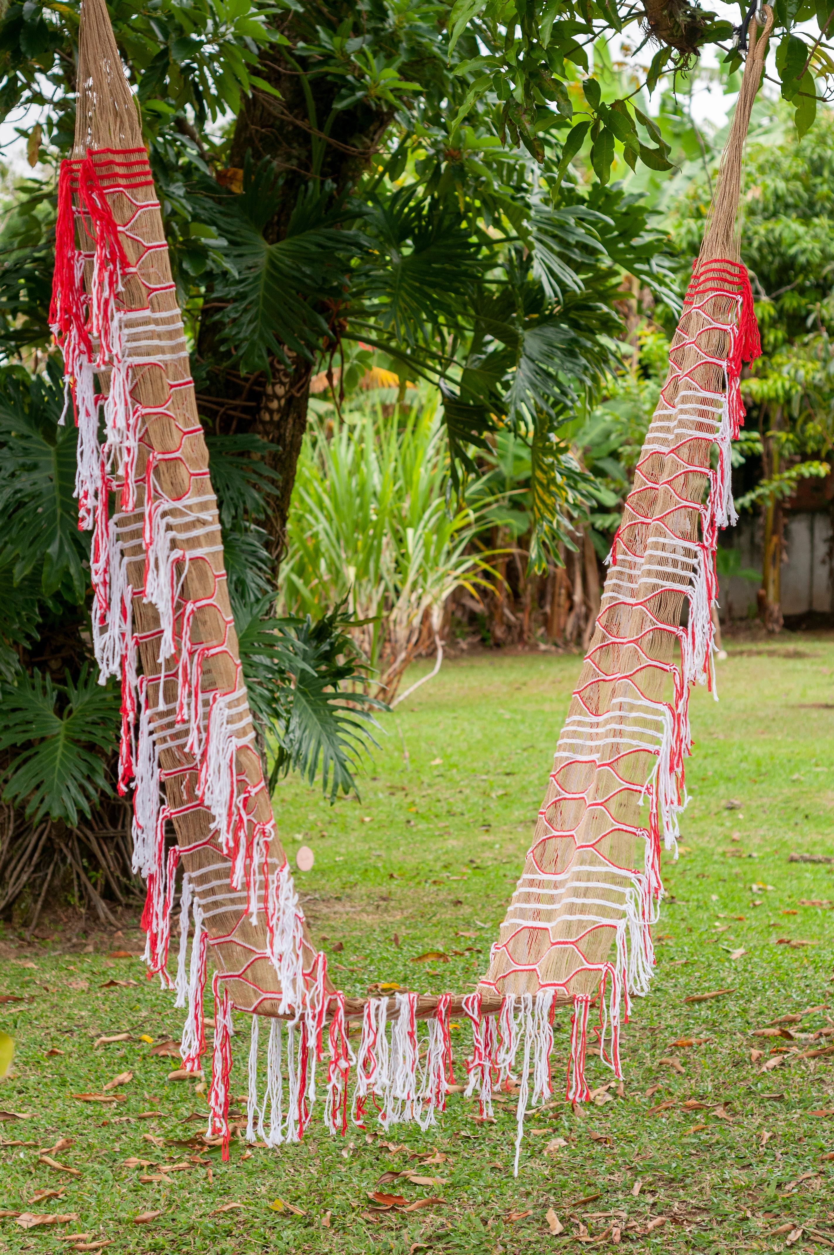 Brazilian Kaupüna Swing: handcrafted in the Xingu Indigenous Territory, Brazil For Sale