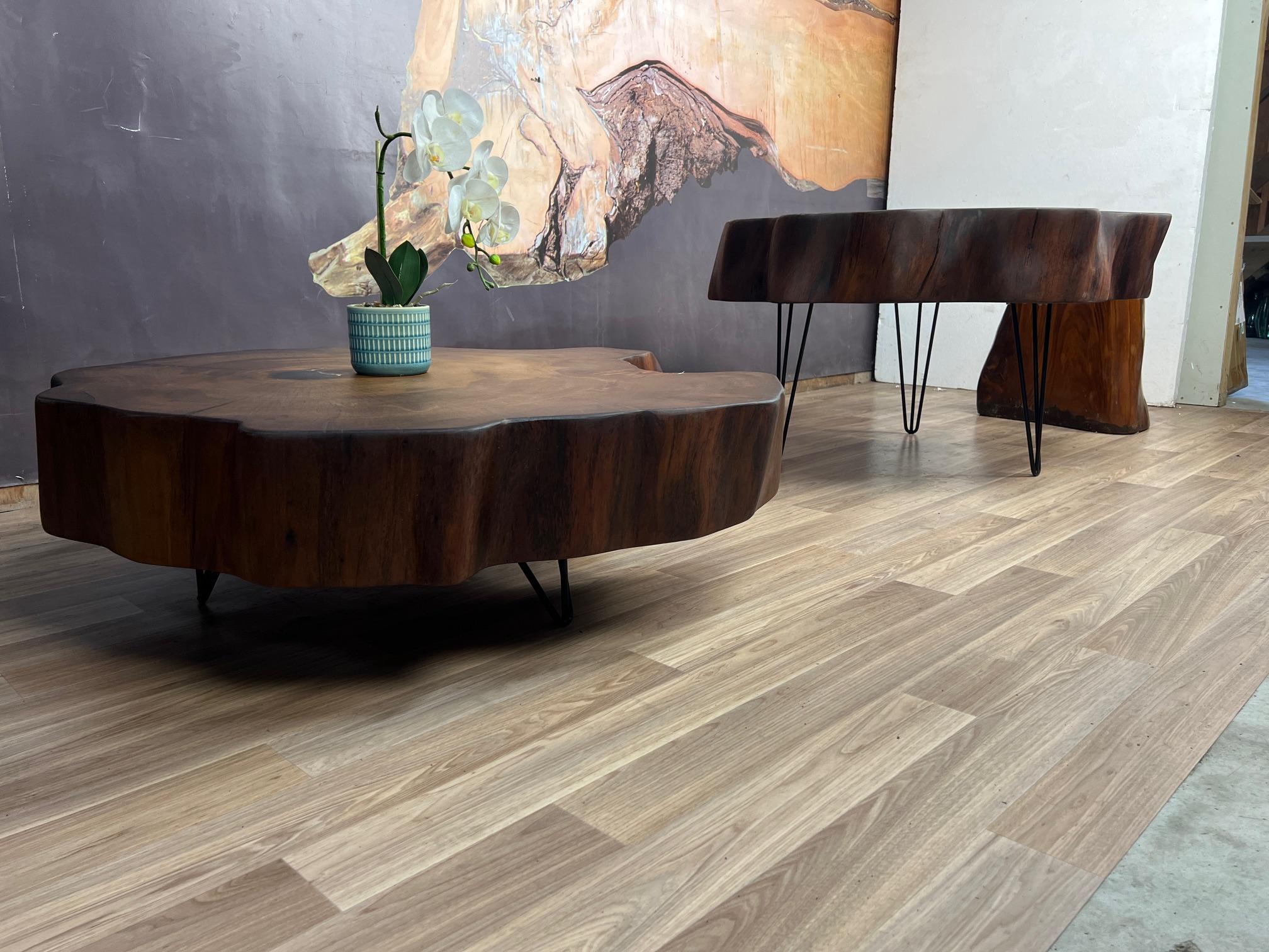 Moulage Table basse Kauri en bois massif de Kauri ancien en vente
