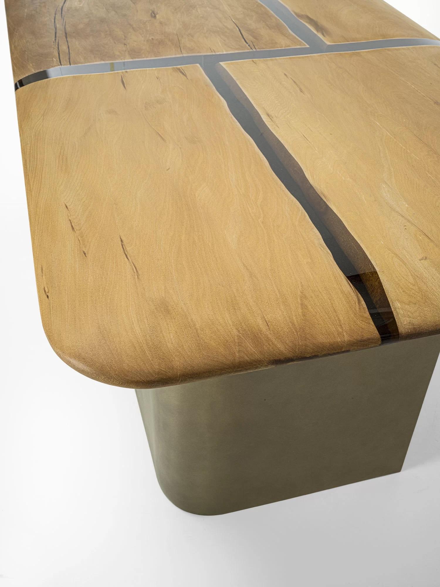 Mesa Kauri Delta de madera y hierro, diseñada por Authentic Design, fabricada en Italia en venta 5