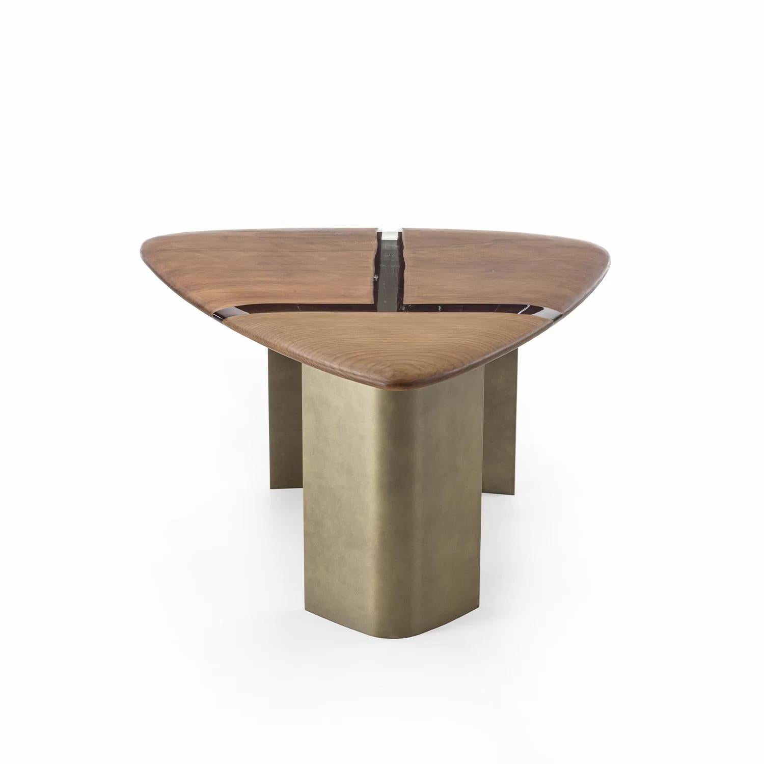 Mesa Kauri Delta de madera y hierro, diseñada por Authentic Design, fabricada en Italia en venta 8
