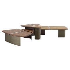 Mesa Kauri Delta de madera y hierro, diseñada por Authentic Design, fabricada en Italia