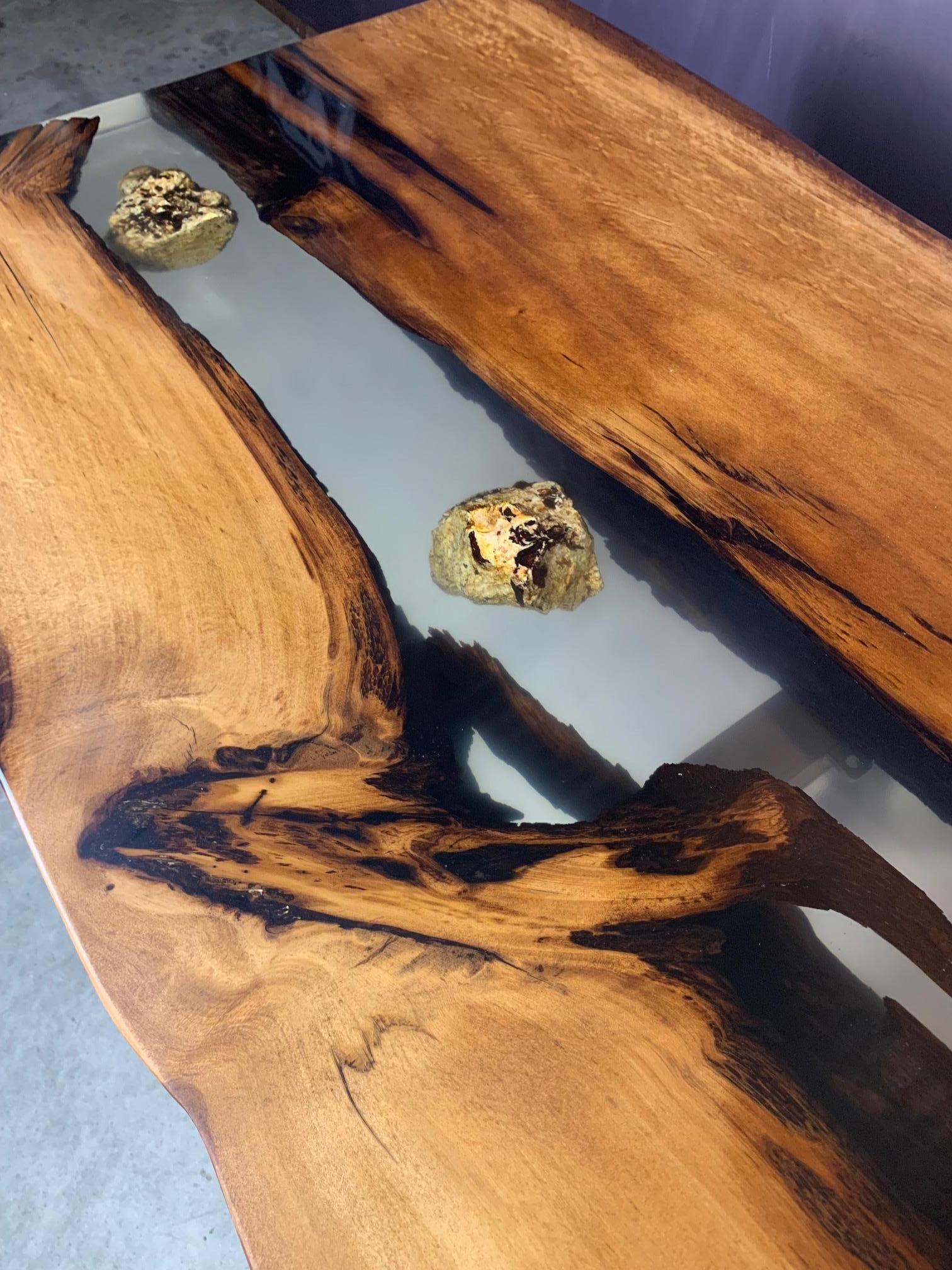 Kauri Dining Table in Solid Ancient Kauri Wood and Amber In New Condition For Sale In Kumeu, NZ