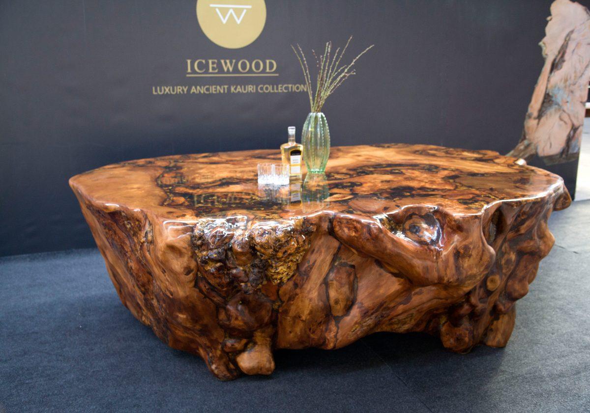 Nouvelle-Zélande Table de salle à manger Kauri en bois massif de Kauri ancien en vente