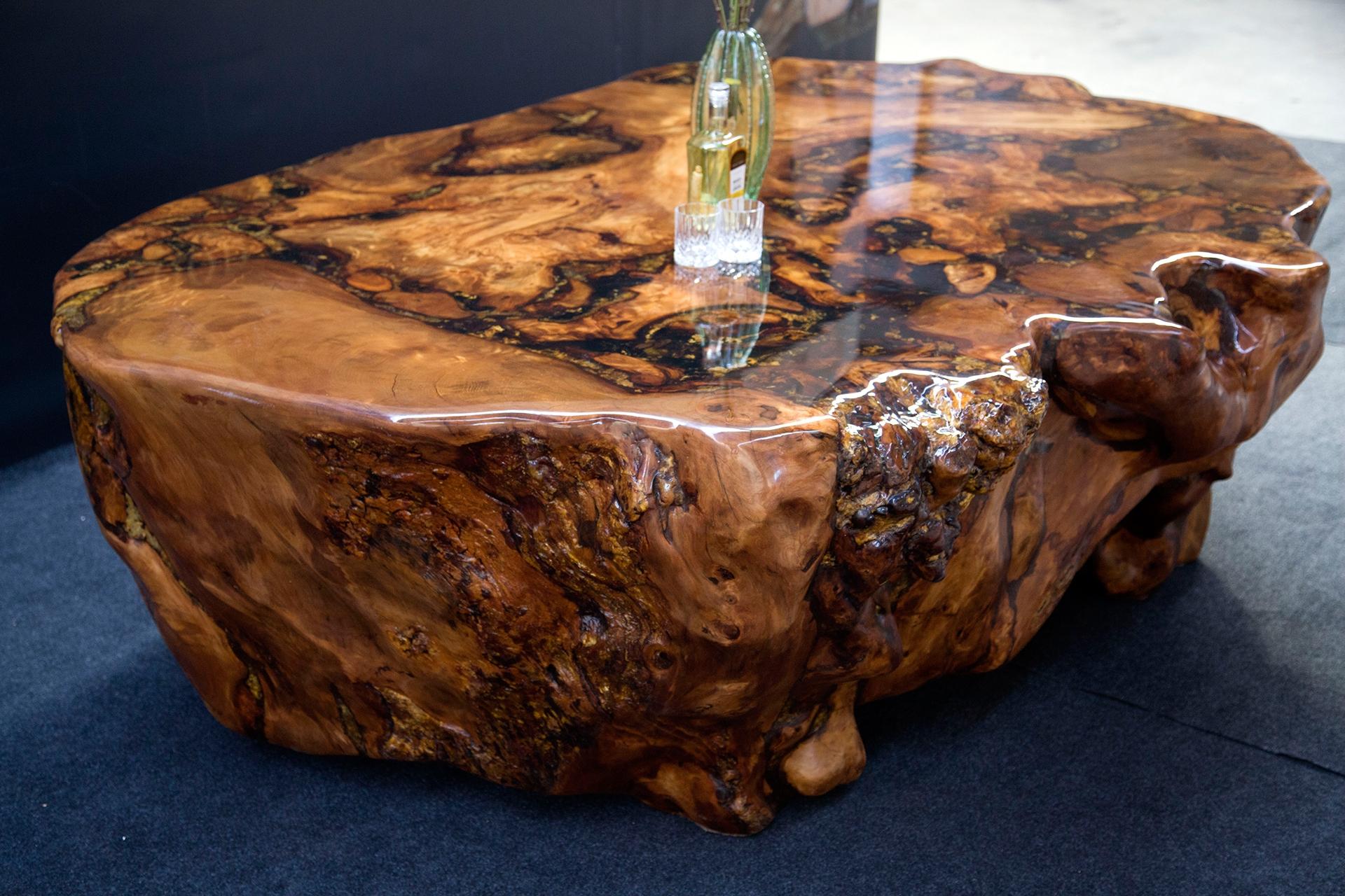 Moulage Table de salle à manger Kauri en bois massif de Kauri ancien en vente