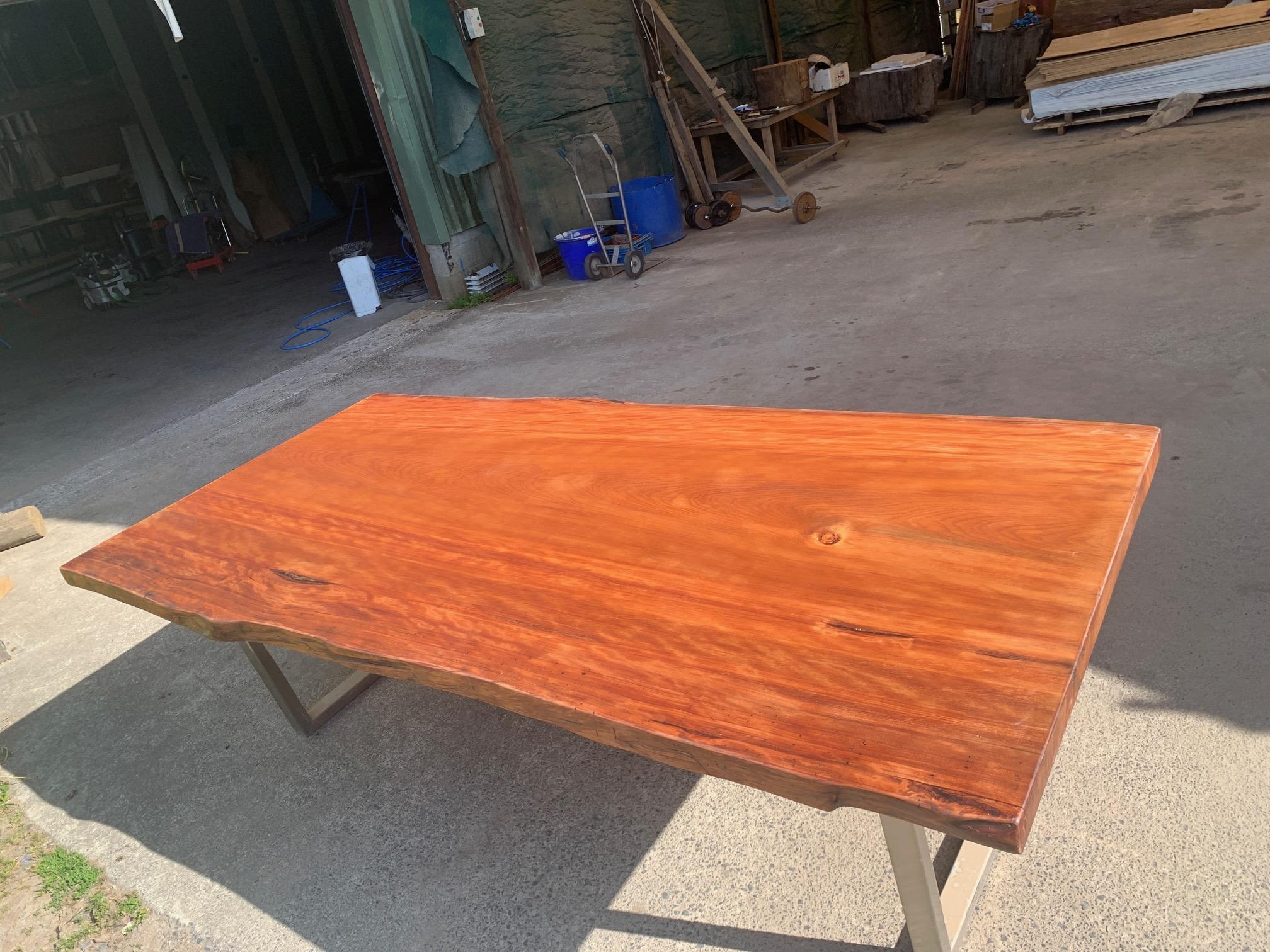 Table de salle à manger ronde Kauri 2,4 m x 1,2 m en bois massif de Kauri ancien en vente 4