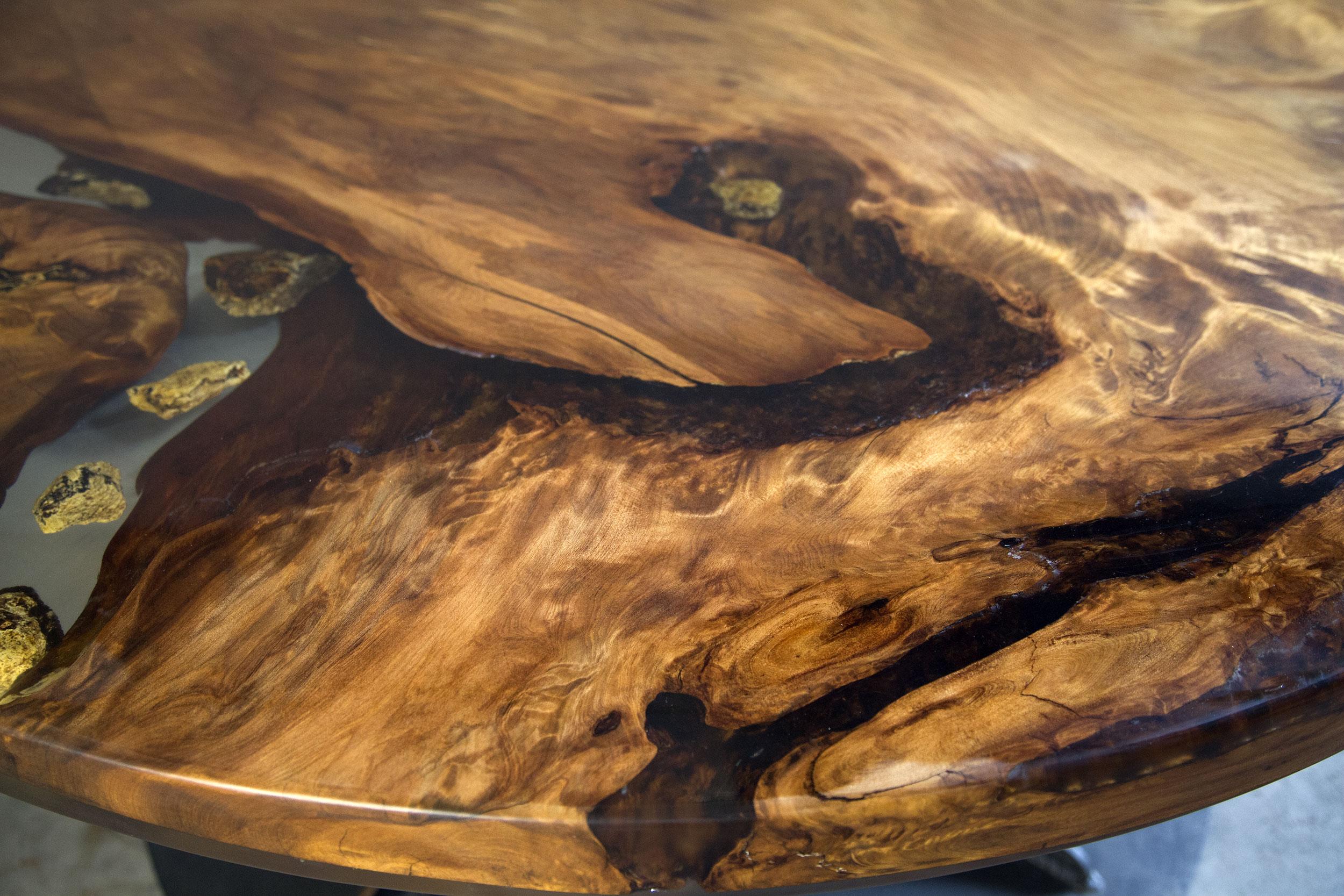 Kauri Round Dining Table in Solid Ancient Kauri Wood For Sale 2