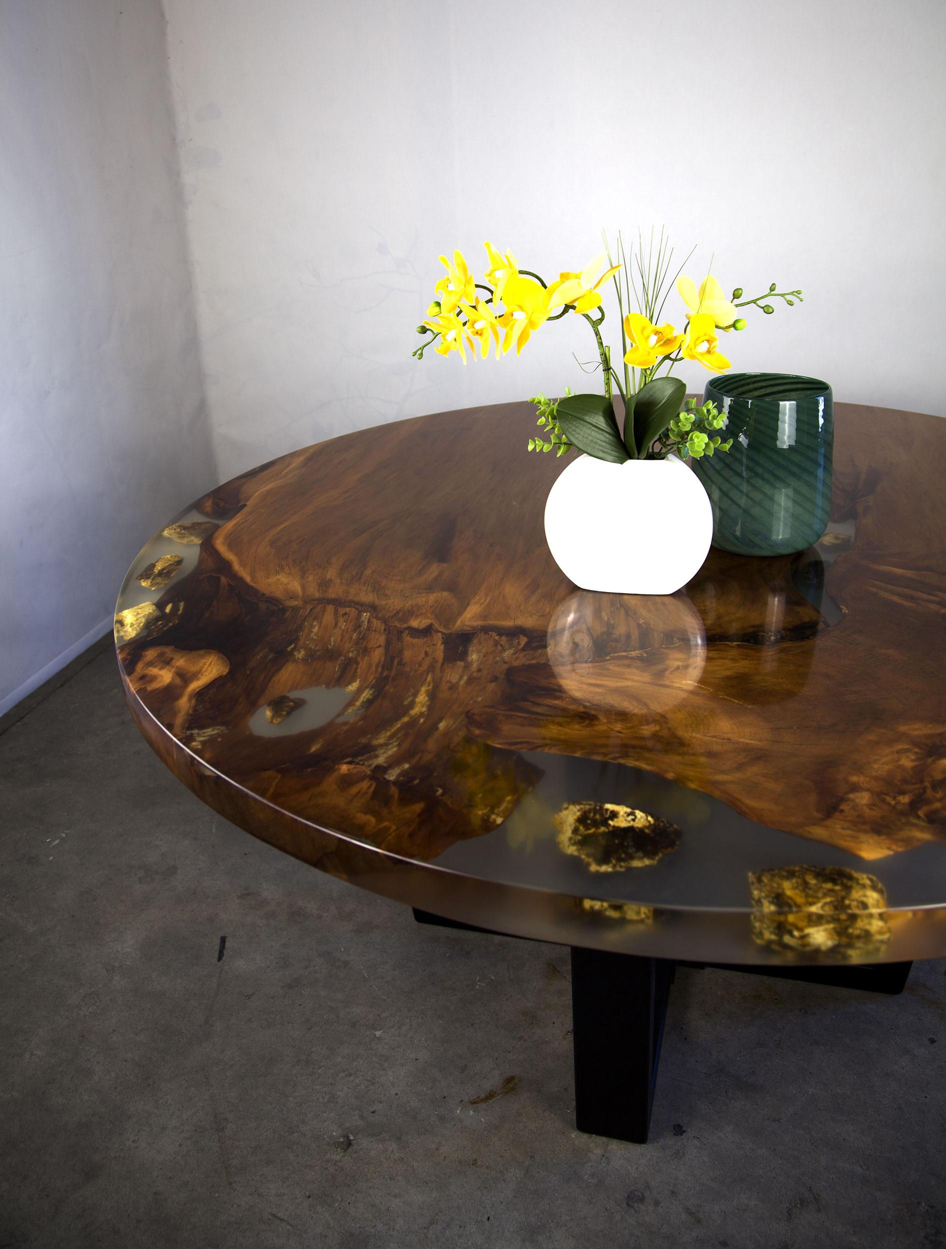 Kauri Round Dining Table in Solid Ancient Kauri Wood For Sale 2