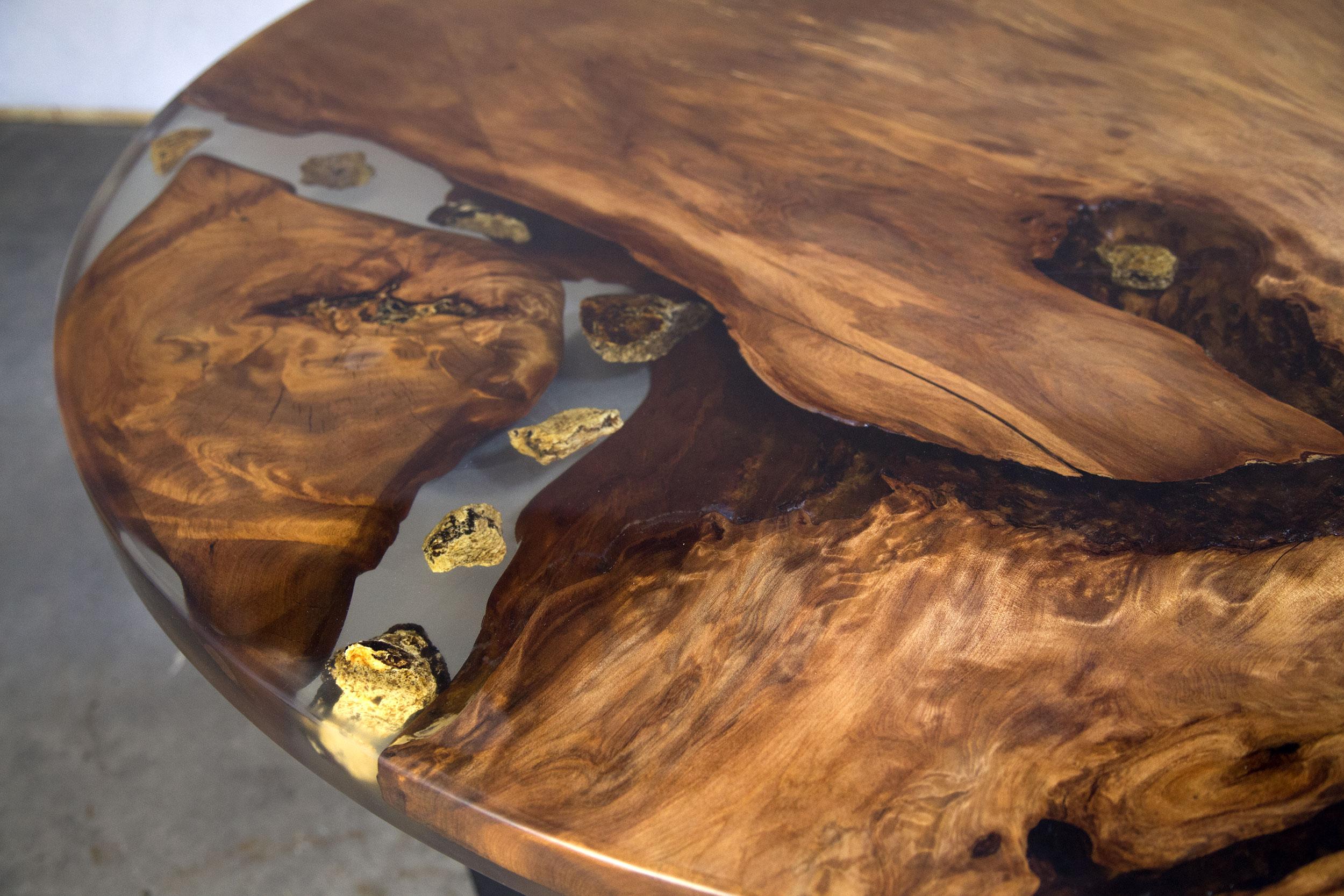 Kauri Round Dining Table in Solid Ancient Kauri Wood For Sale 3
